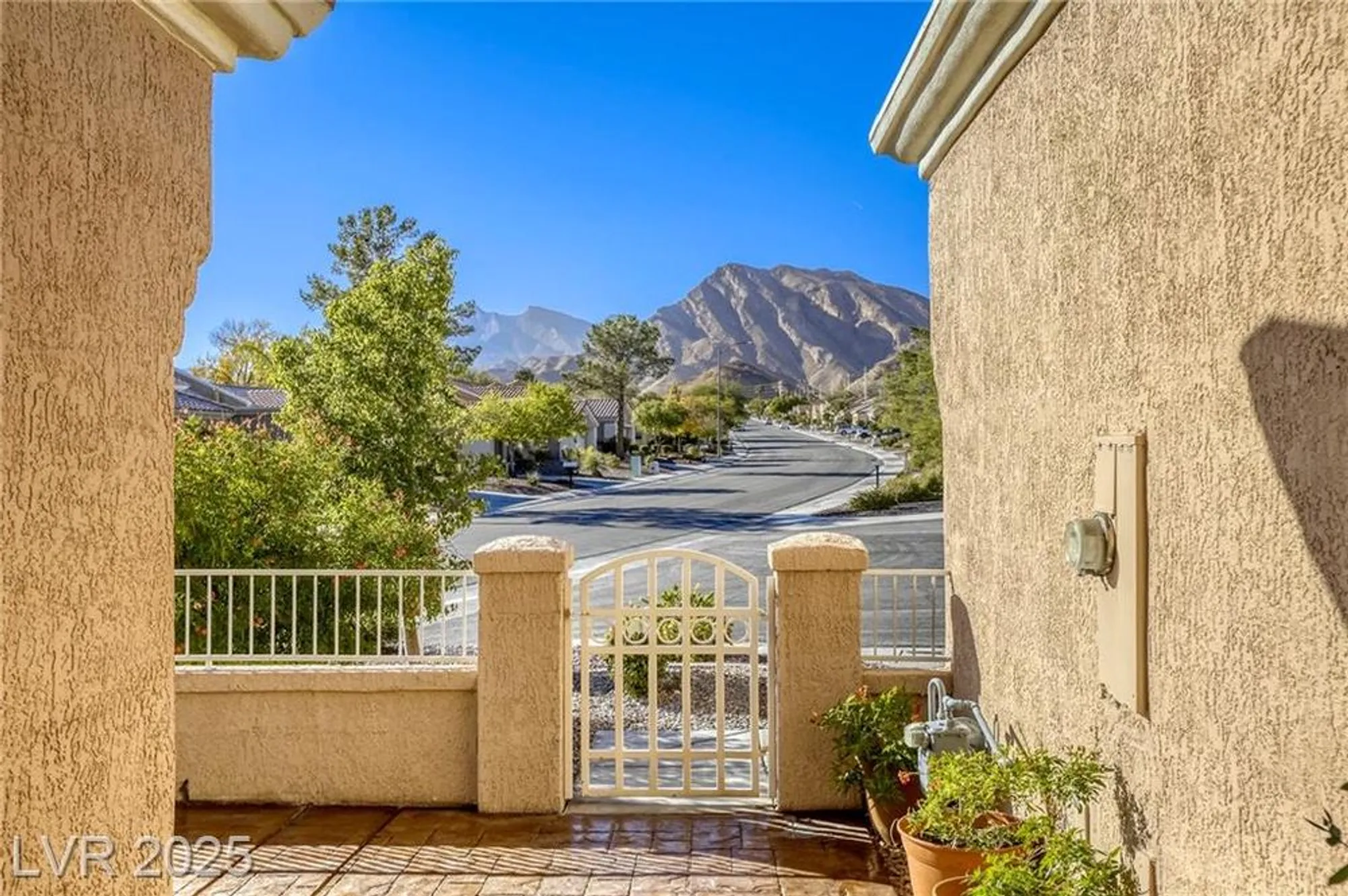 Property Slideshow image 33 of 46 | 9800 villa ridge dr, Las Vegas, NV, 89134