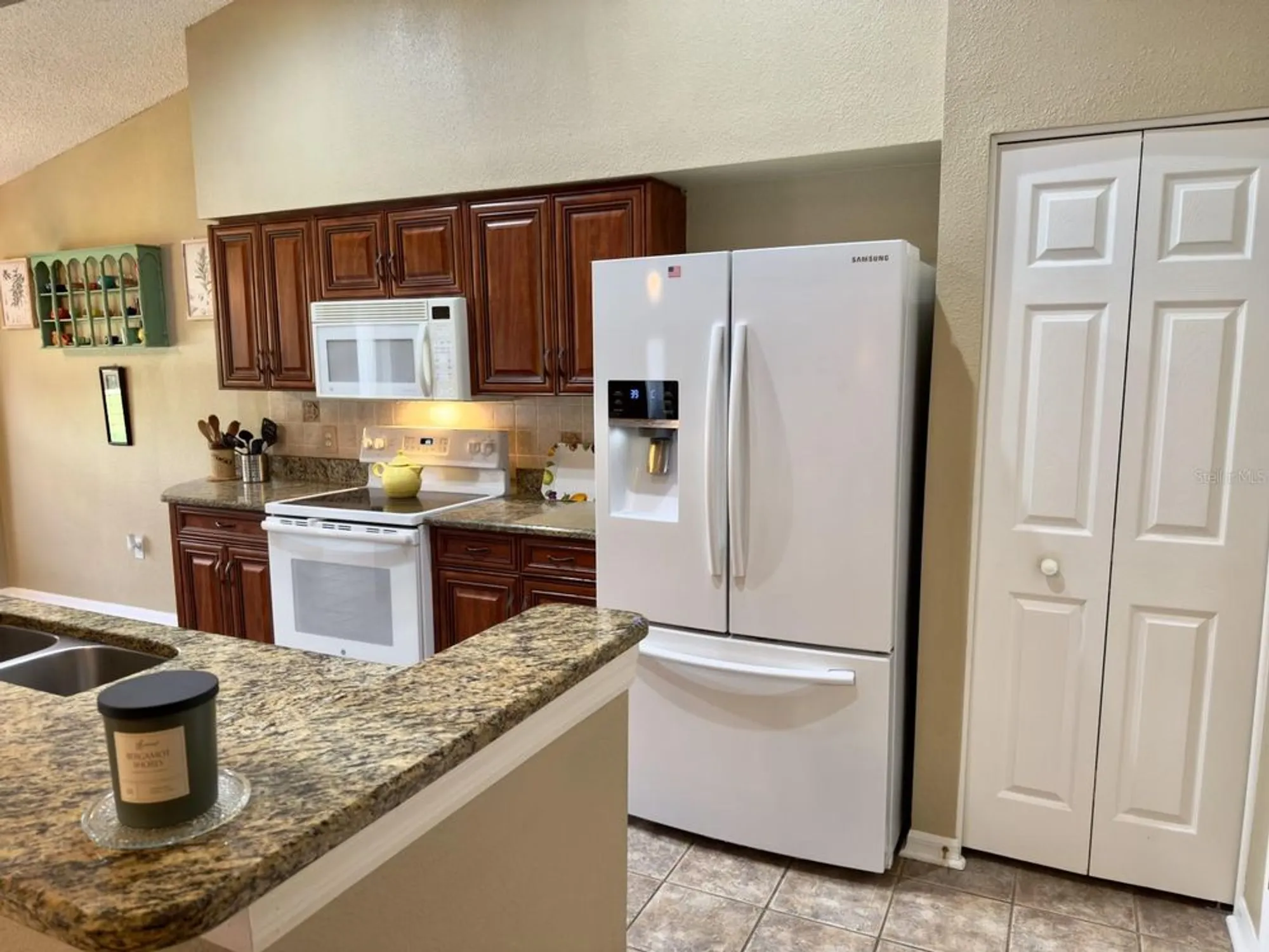 Property Slideshow image 13 of 67 | 18602 bent pine dr, Hudson, FL, 34667