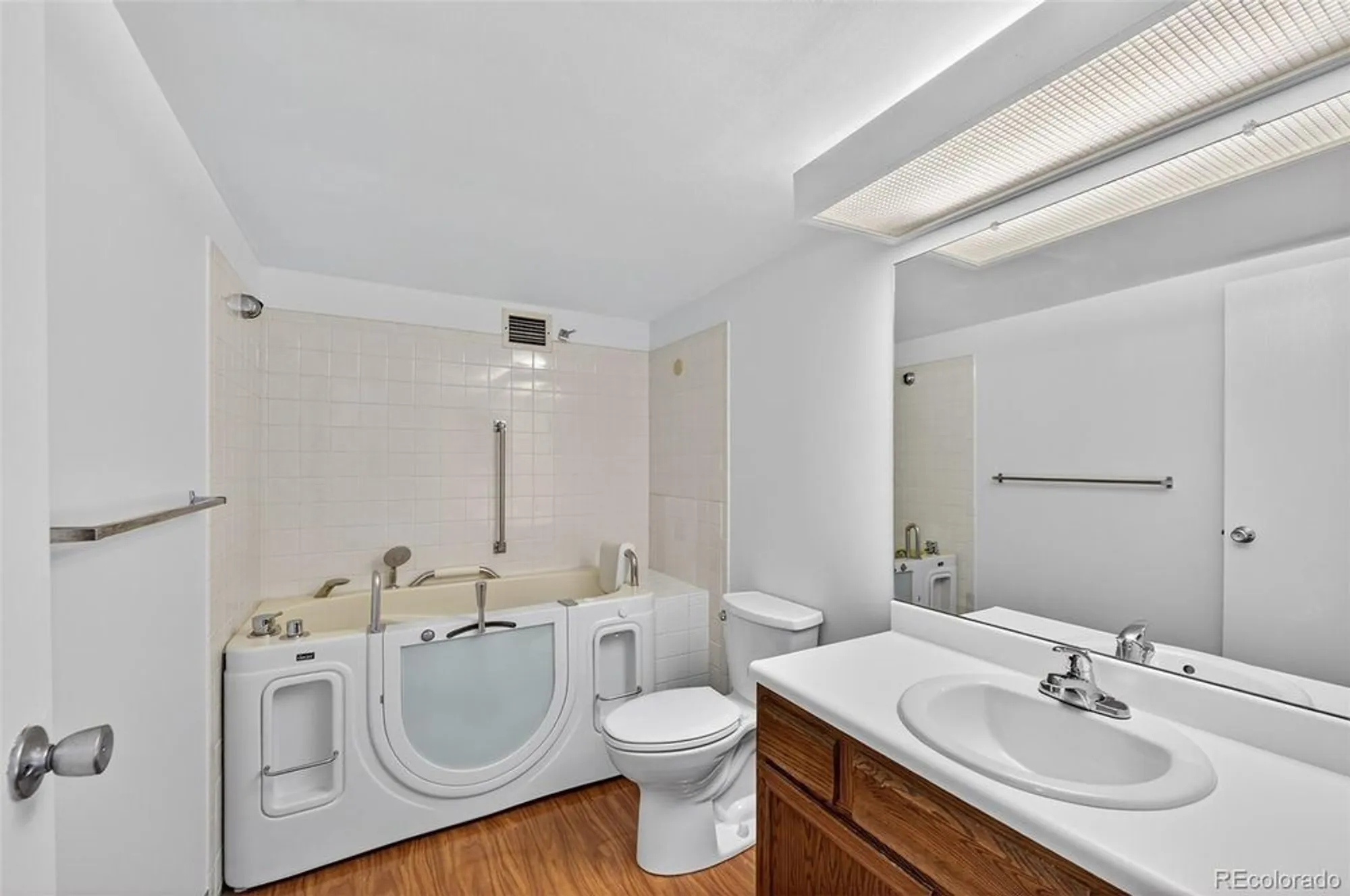 Property Slideshow image 17 of 41 | 13691 e marina dr 412, Aurora, CO, 80014