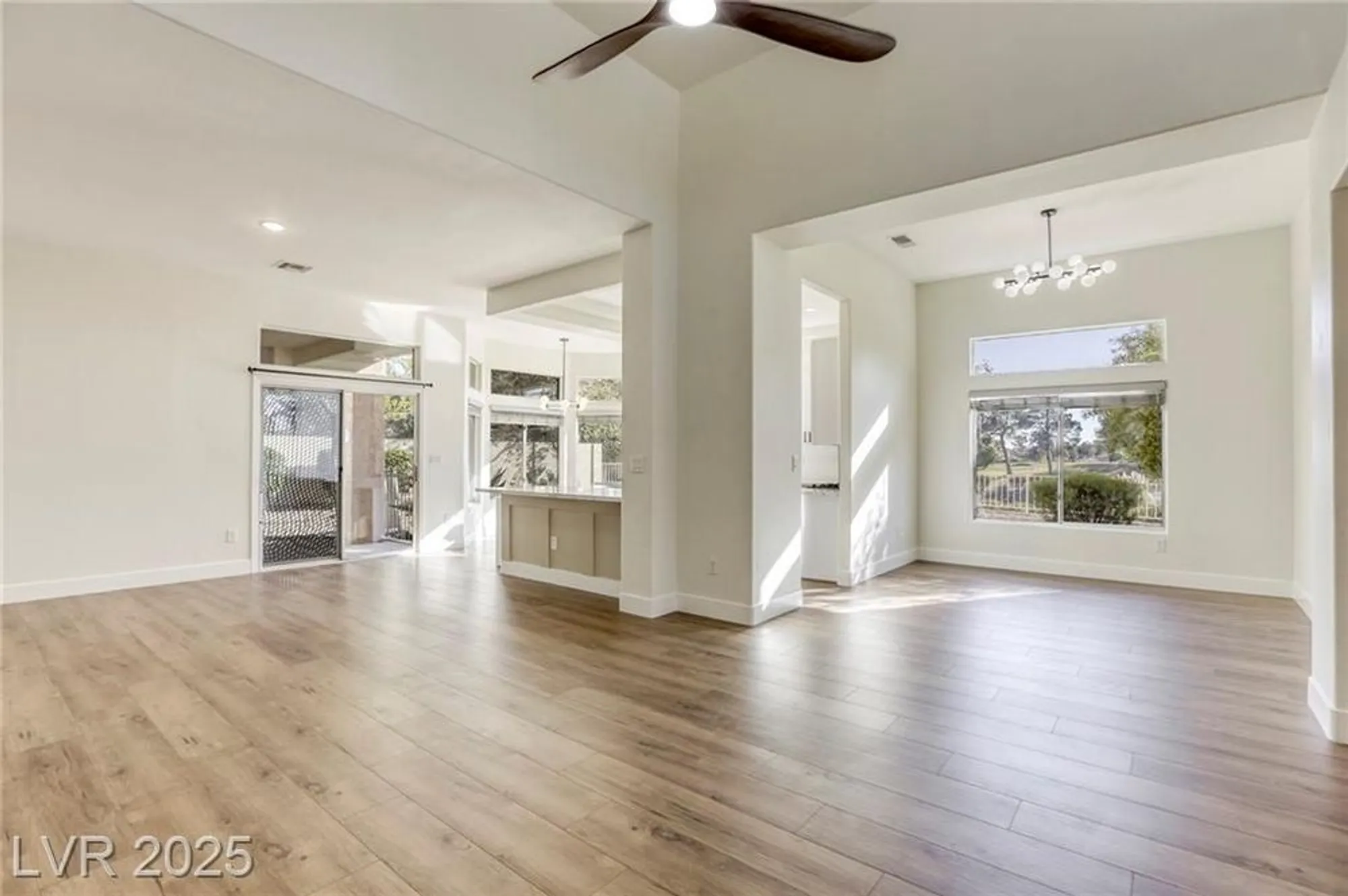 Property Slideshow image 13 of 46 | 9800 villa ridge dr, Las Vegas, NV, 89134