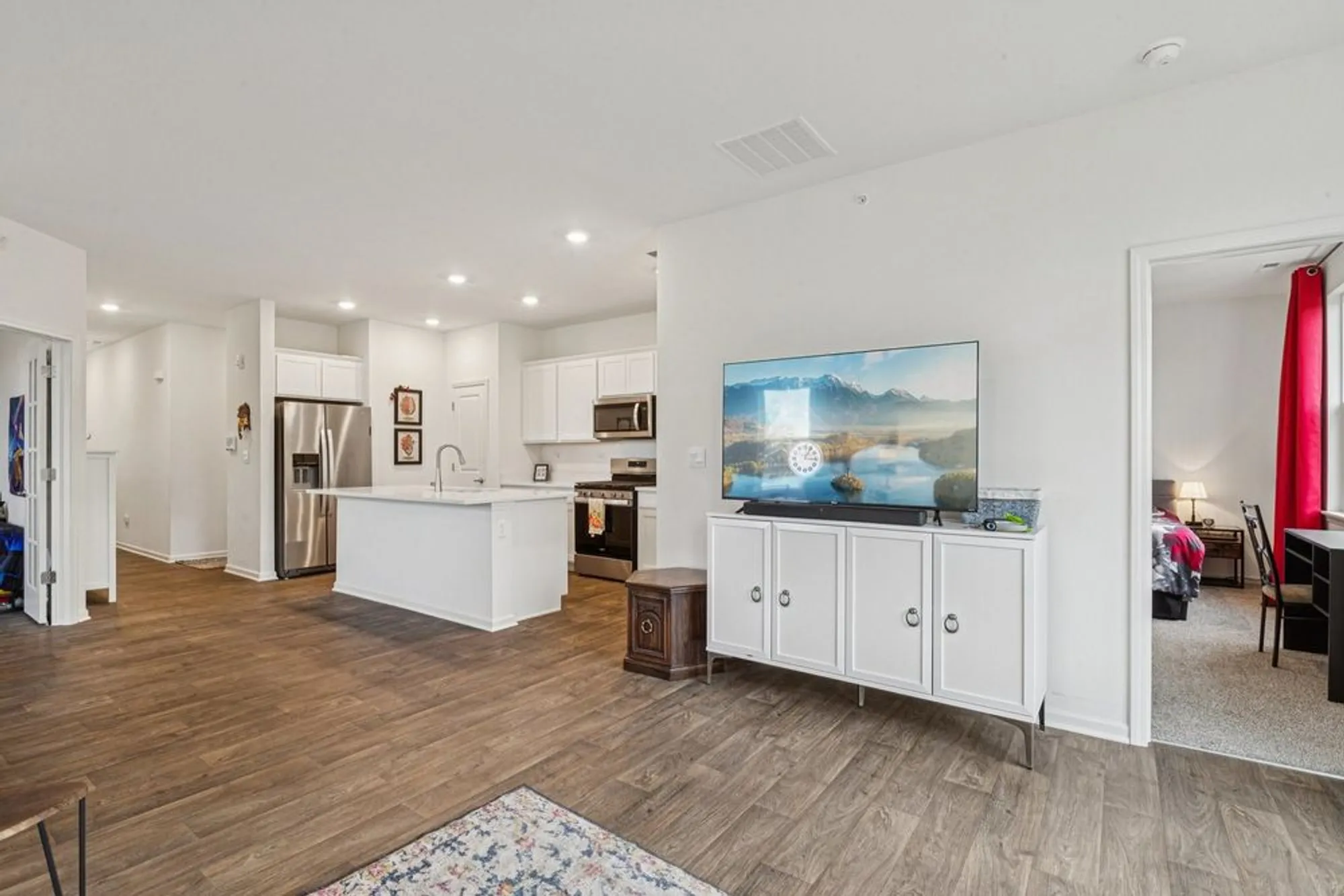 Property Slideshow image 6 of 48 | 952 darwin st, North Aurora, IL, 60542