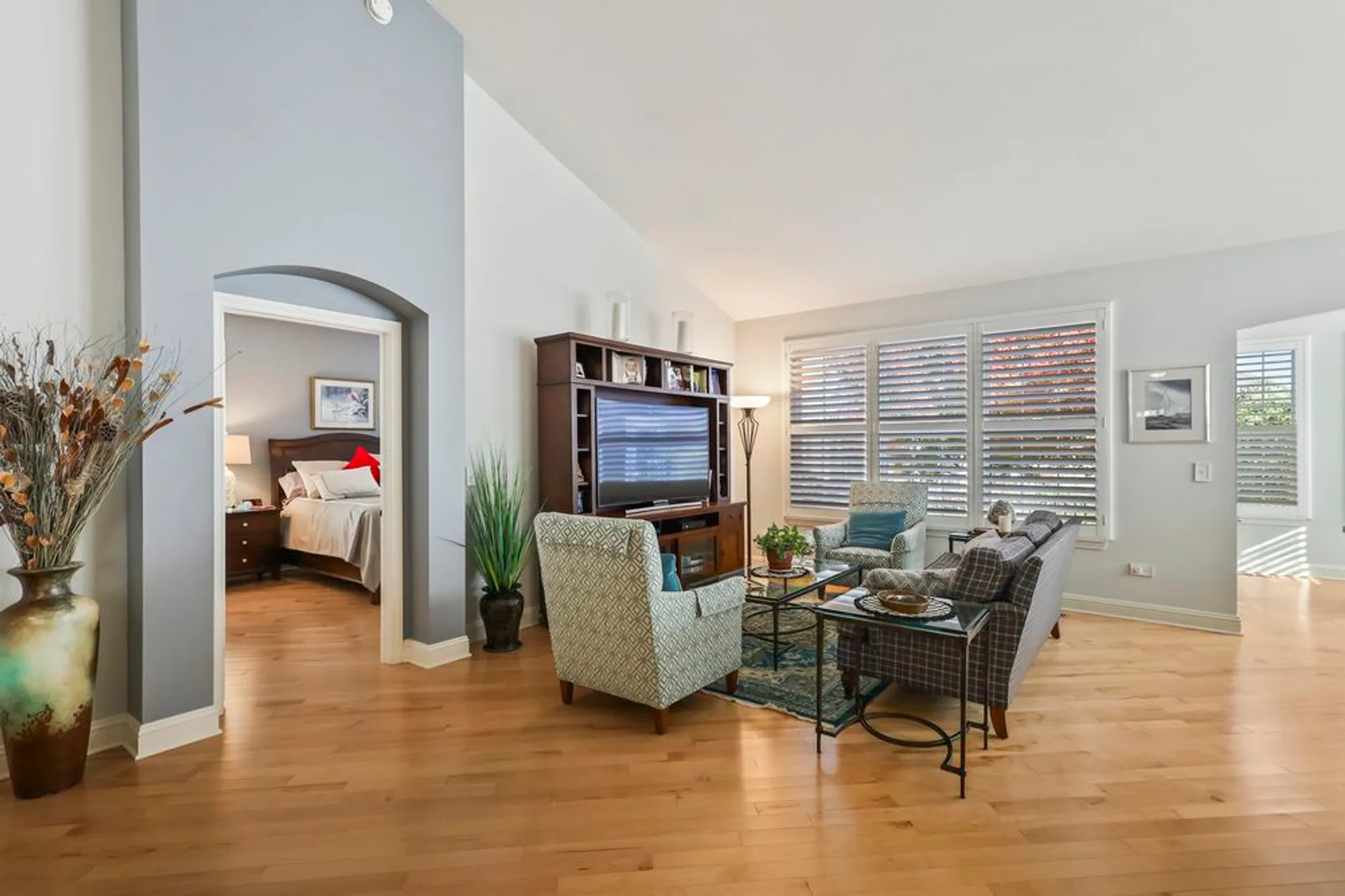 Property Slideshow image 19 of 31 | 2628 drexel dr, Naperville, IL, 60564