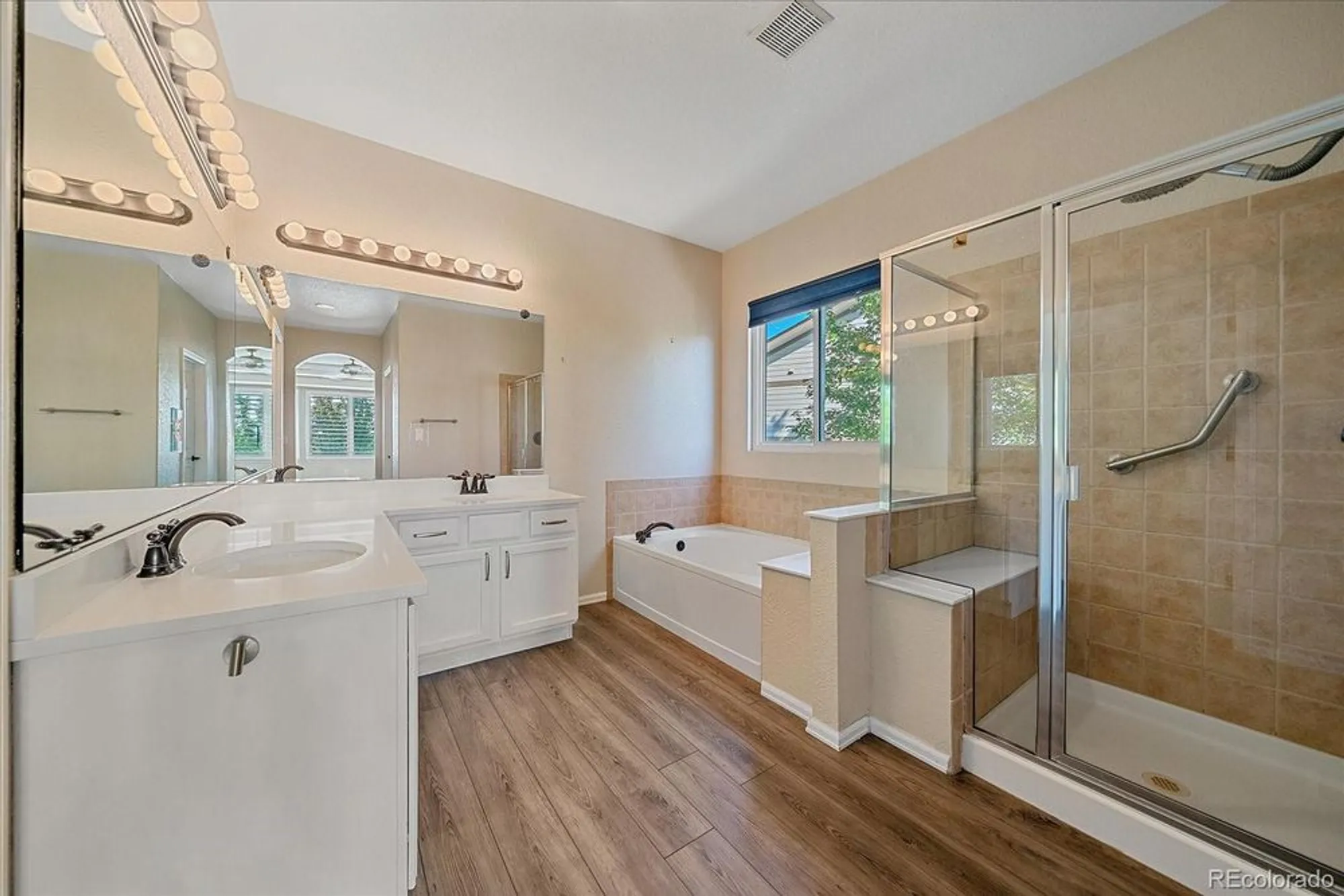 Property Slideshow image 16 of 43 | 22852 e david pl, Aurora, CO, 80016