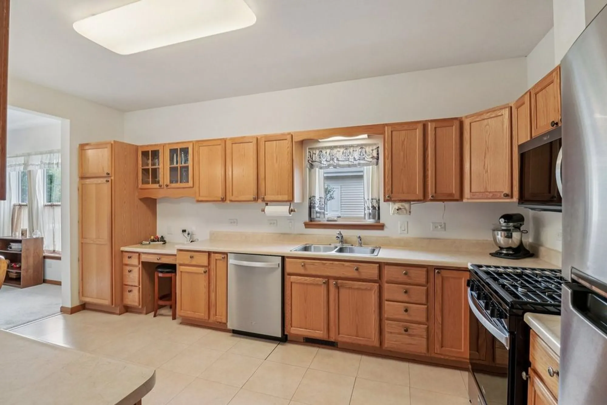 Property Slideshow image 11 of 33 | 3306 stakes ln, Grayslake, IL, 60030