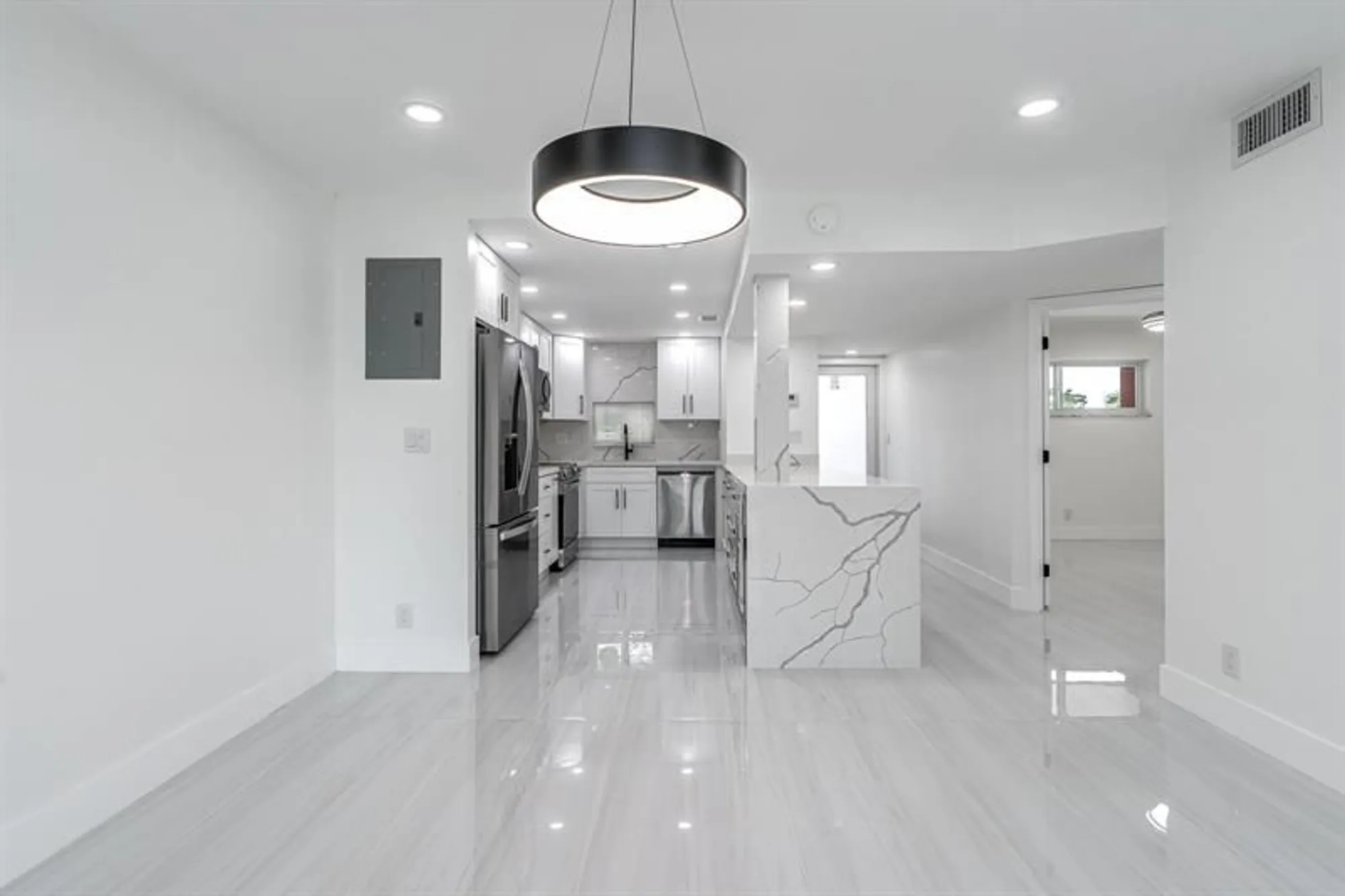 Property Slideshow image 18 of 61 | 9811 n hollybrook lake dr 308, Pembroke Pines, FL, 33025