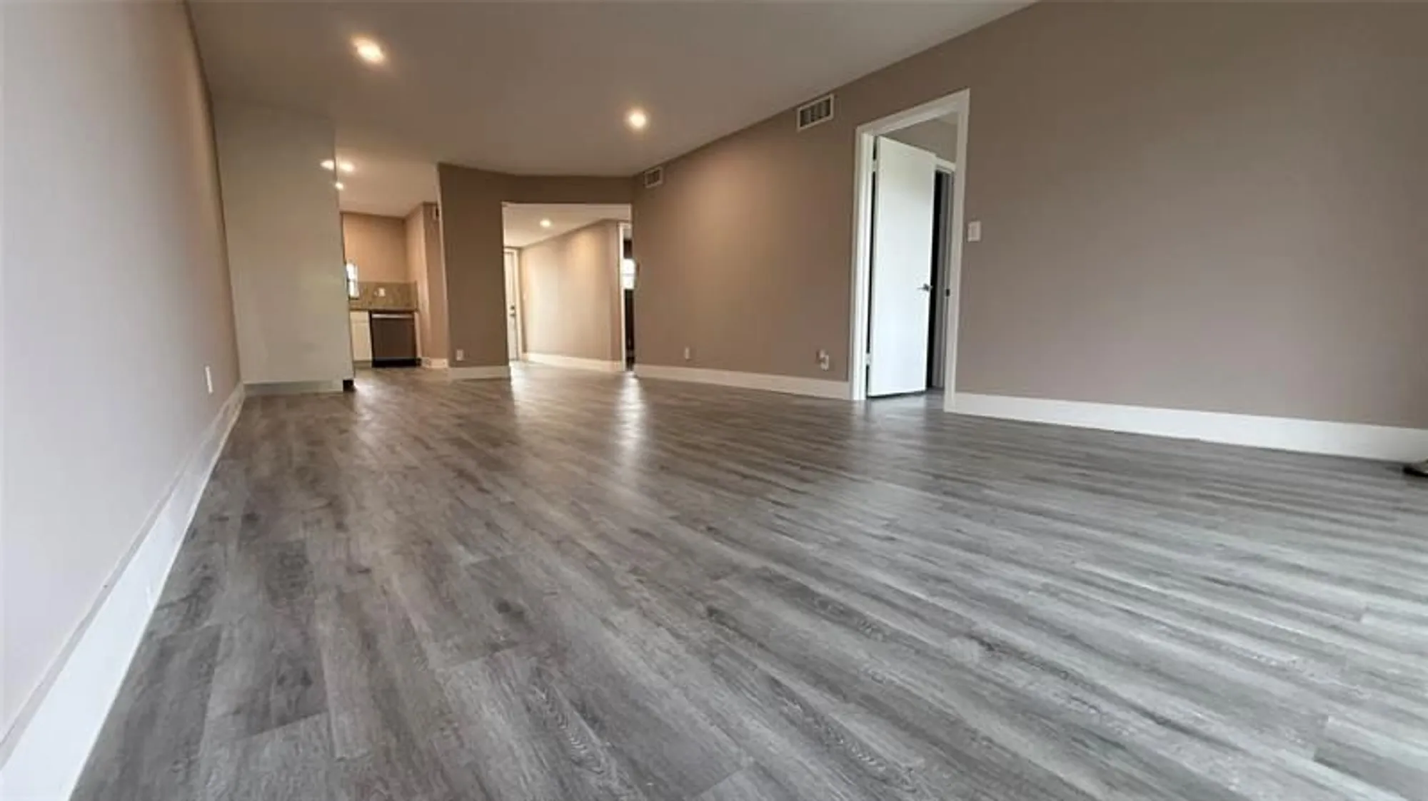 Property Slideshow image 38 of 53 | 8962 s hollybrook blvd 308, Pembroke Pines, FL, 33025