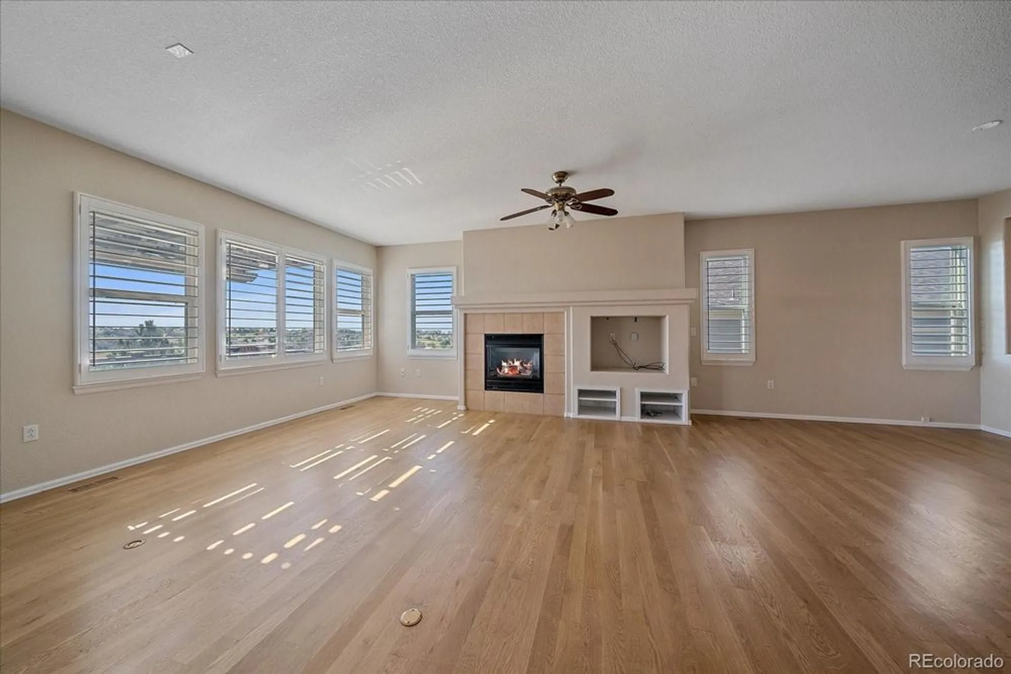 Property Slideshow image 7 of 43 | 22852 e david pl, Aurora, CO, 80016