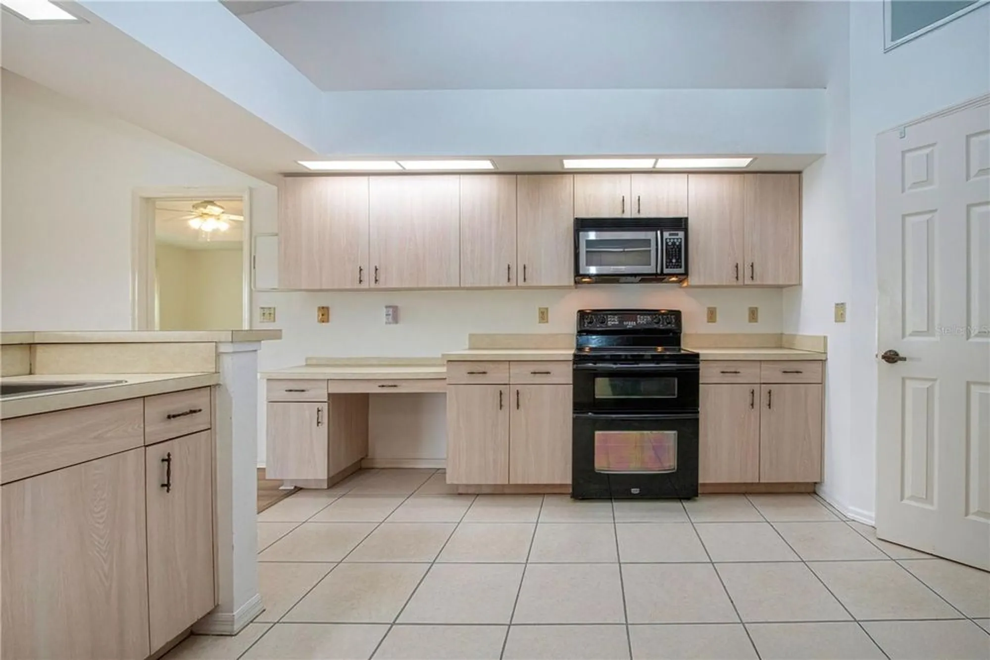 Property Slideshow image 21 of 60 | 2016 new bedford dr, Sun City Center, FL, 33573