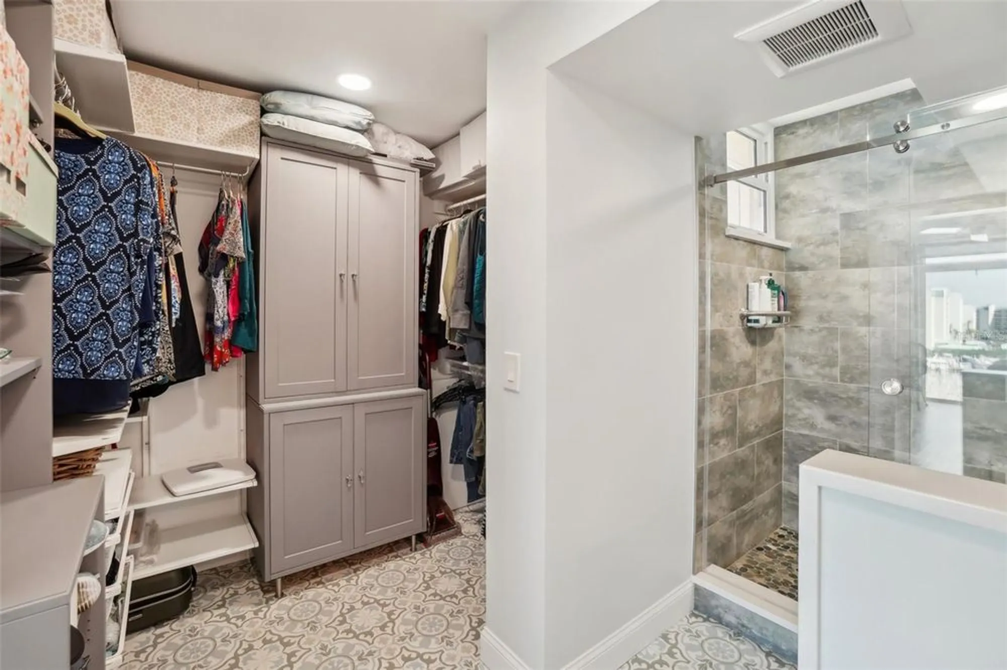 Property Slideshow image 16 of 53 | 7400 sun island dr 712, South Pasadena, FL, 33707