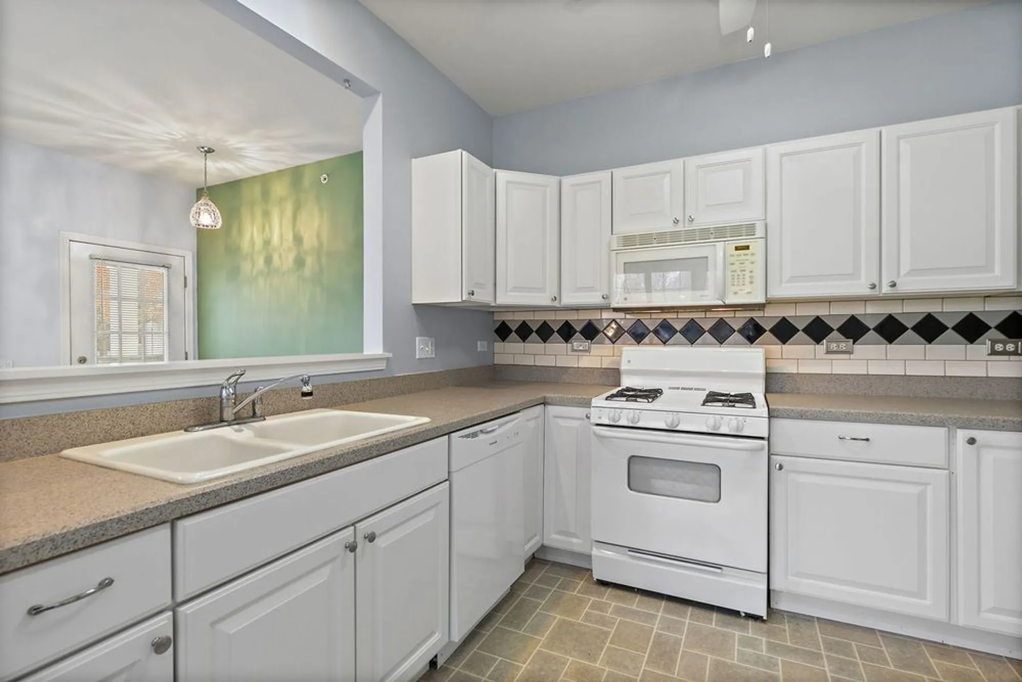 Property Slideshow image 11 of 20 | 13390 red alder ave, Huntley, IL, 60142