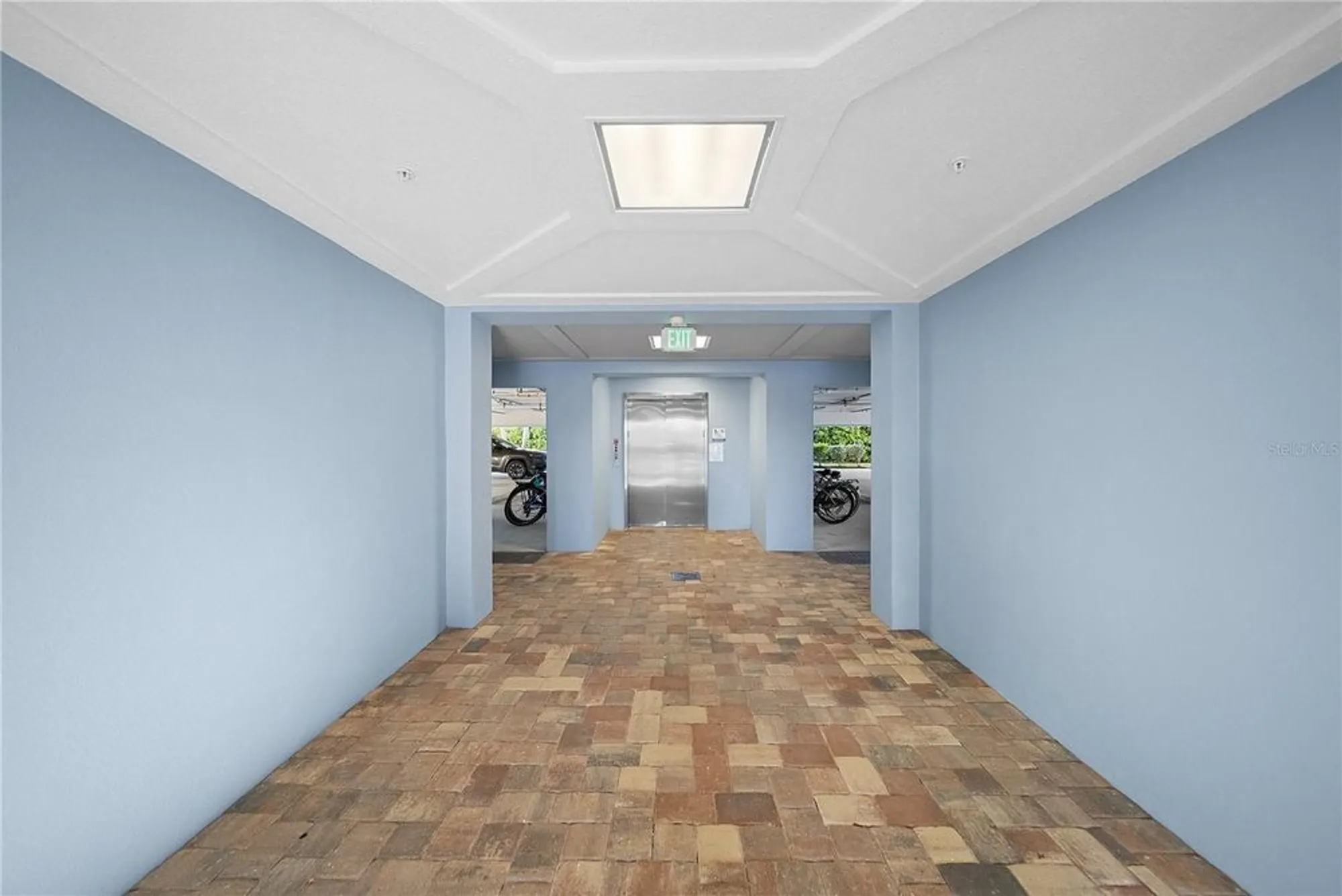 Property Slideshow image 3 of 72 | 391 aruba cir 303, Bradenton, FL, 34209