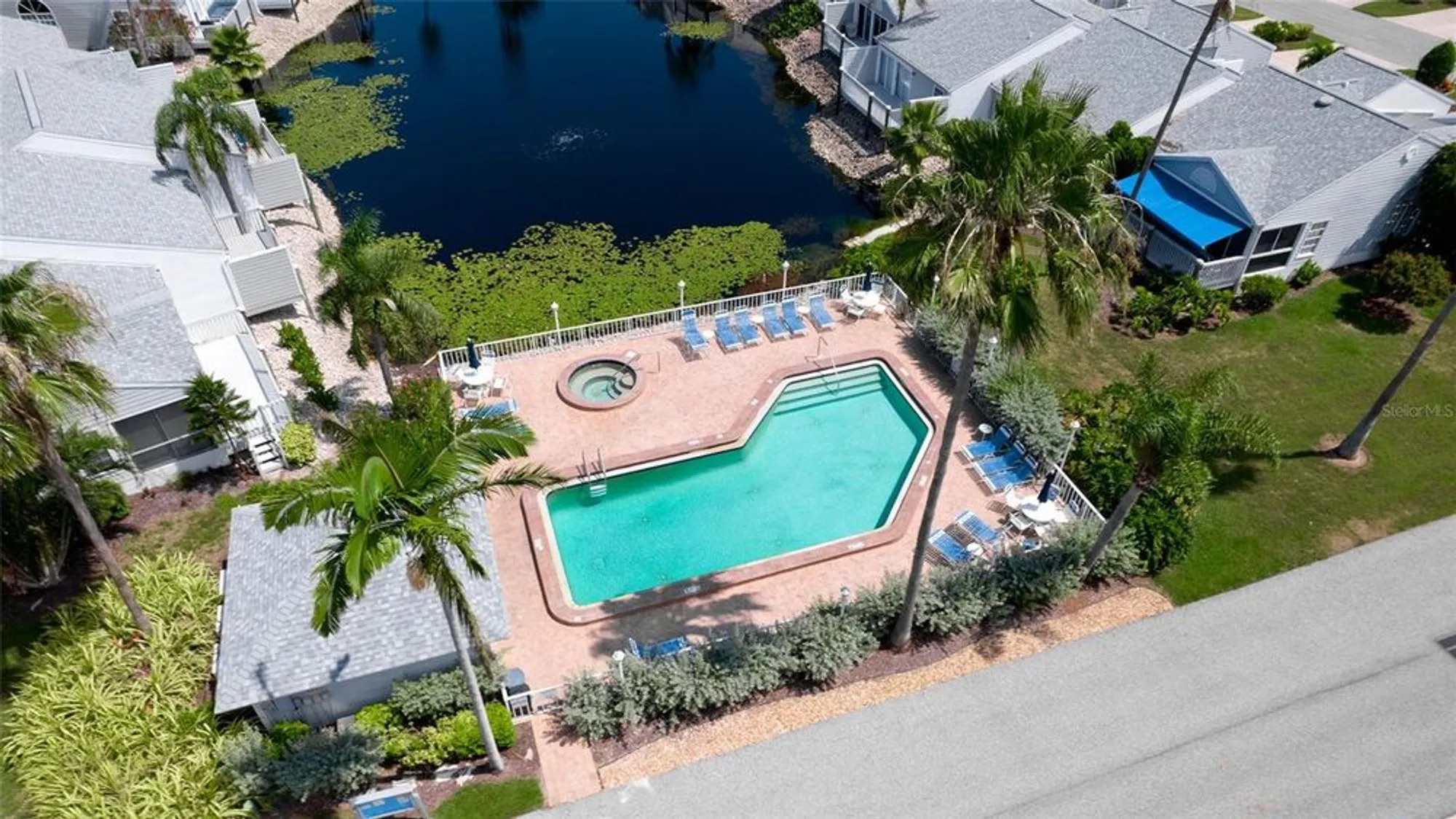 Property Slideshow image 34 of 46 | 512 sanderling cir, Bradenton, FL, 34209