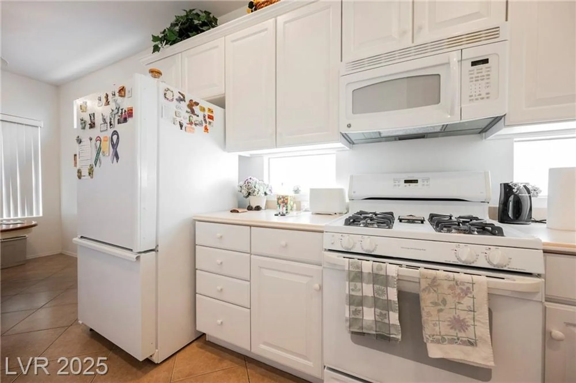 Property Slideshow image 15 of 93 | 1956 high mesa dr, Henderson, NV, 89012