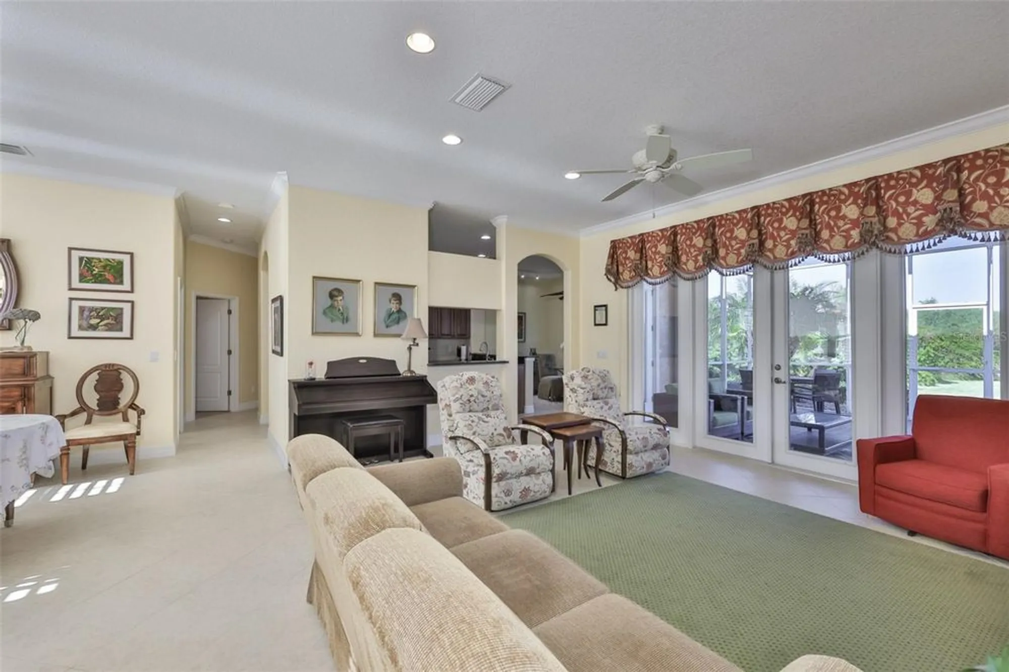 Property Slideshow image 10 of 48 | 327 noble faire dr, Sun City Center, FL, 33573