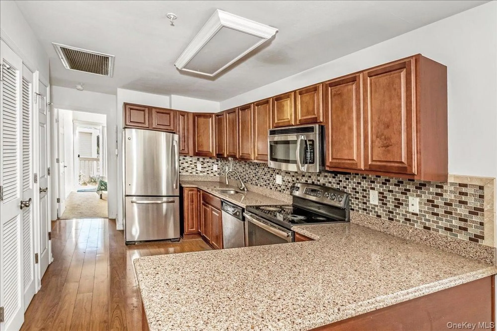 Property Slideshow image 6 of 20 | 802 willow ln uppr level, Valley Stream, NY, 11580