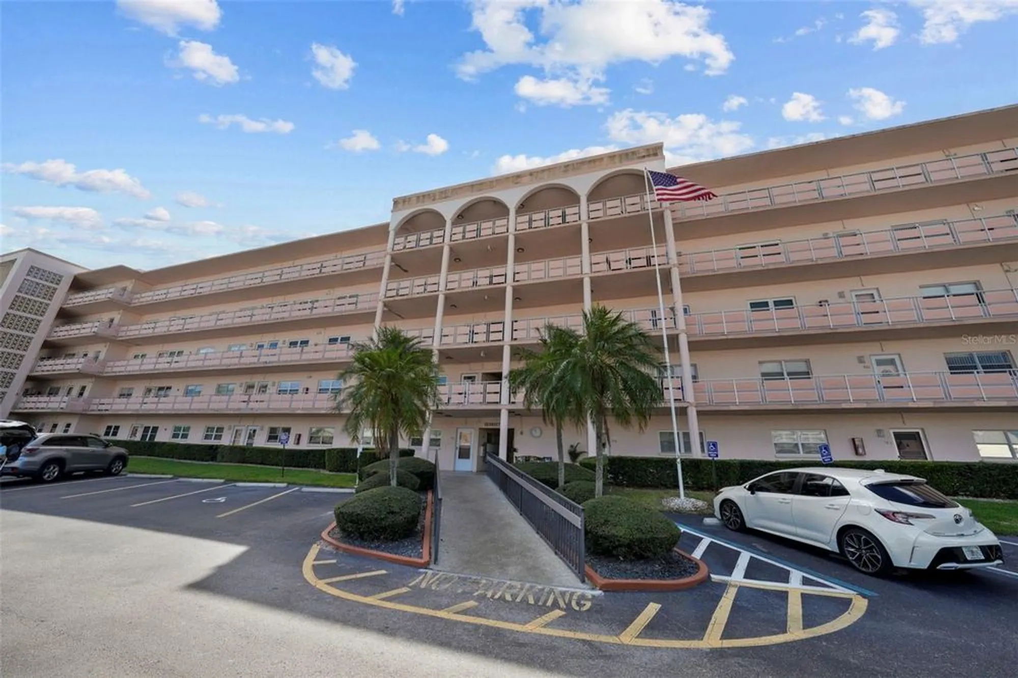 Property Slideshow image 1 of 44 | 5623 80th st n unit 506, Saint Petersburg, FL, 33709