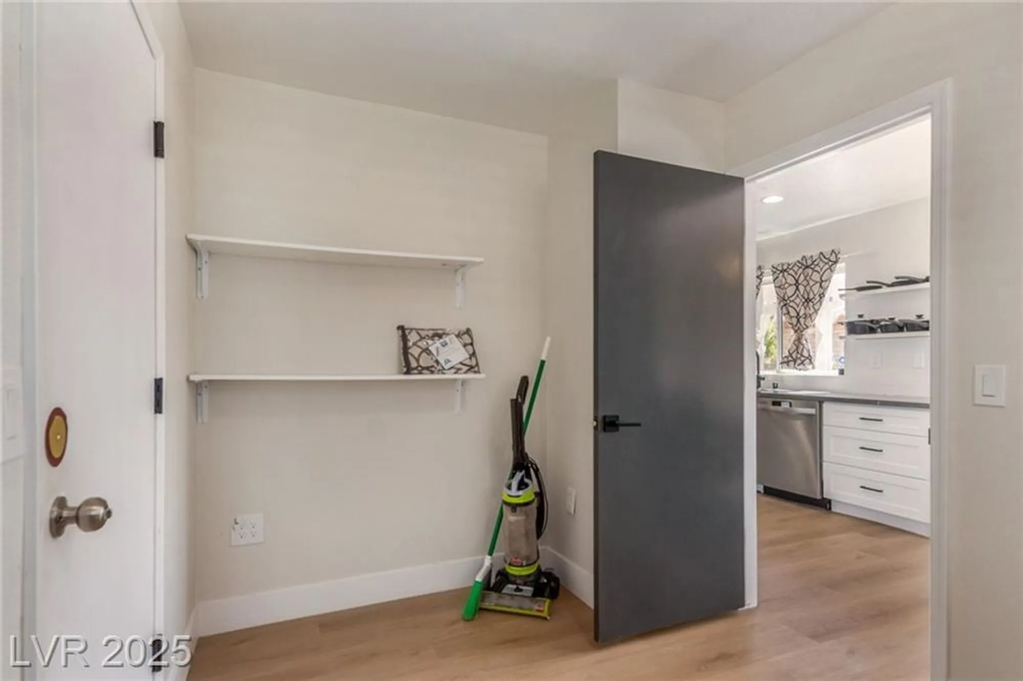 Property Slideshow image 32 of 42 | 8705 villa ridge dr, Las Vegas, NV, 89134