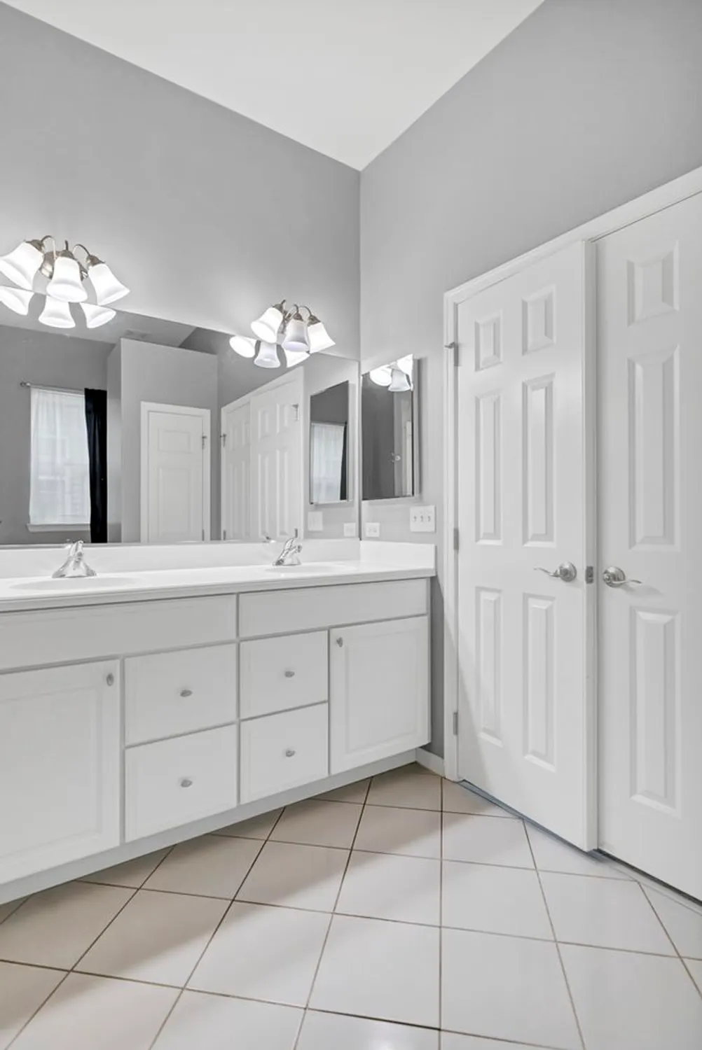 Property Slideshow image 18 of 43 | 3848 valhalla dr, Elgin, IL, 60124