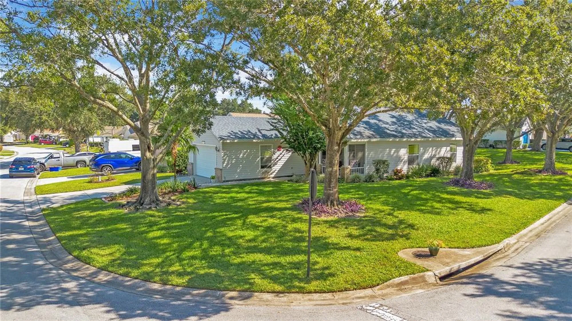 Property Slideshow image 32 of 39 | 25036 cranes roost cir, Leesburg, FL, 34748