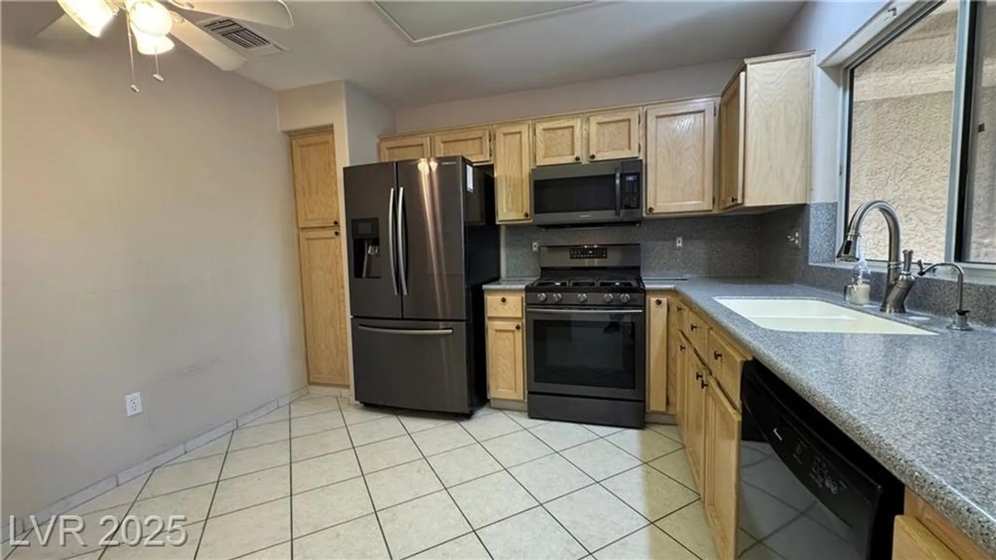 Property Slideshow image 10 of 27 | 2202 spring water dr, Las Vegas, NV, 89134