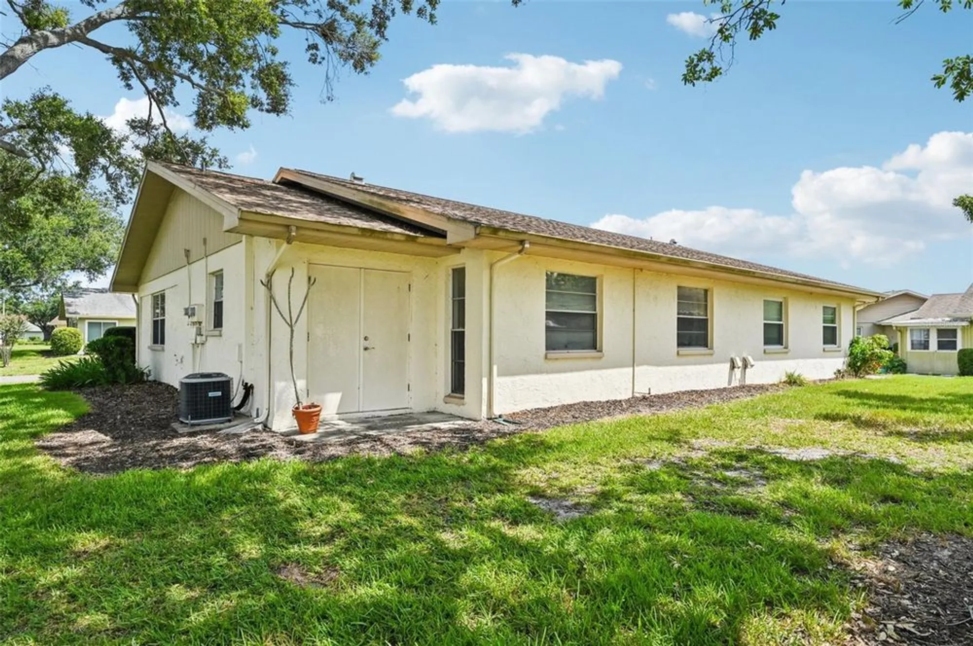 Property Slideshow image 23 of 51 | 2208 grenadier dr, Sun City Center, FL, 33573