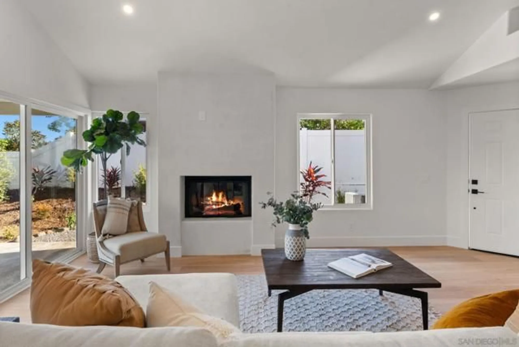 Property Slideshow image 6 of 33 | 5030 alicante way, Oceanside, CA, 92056