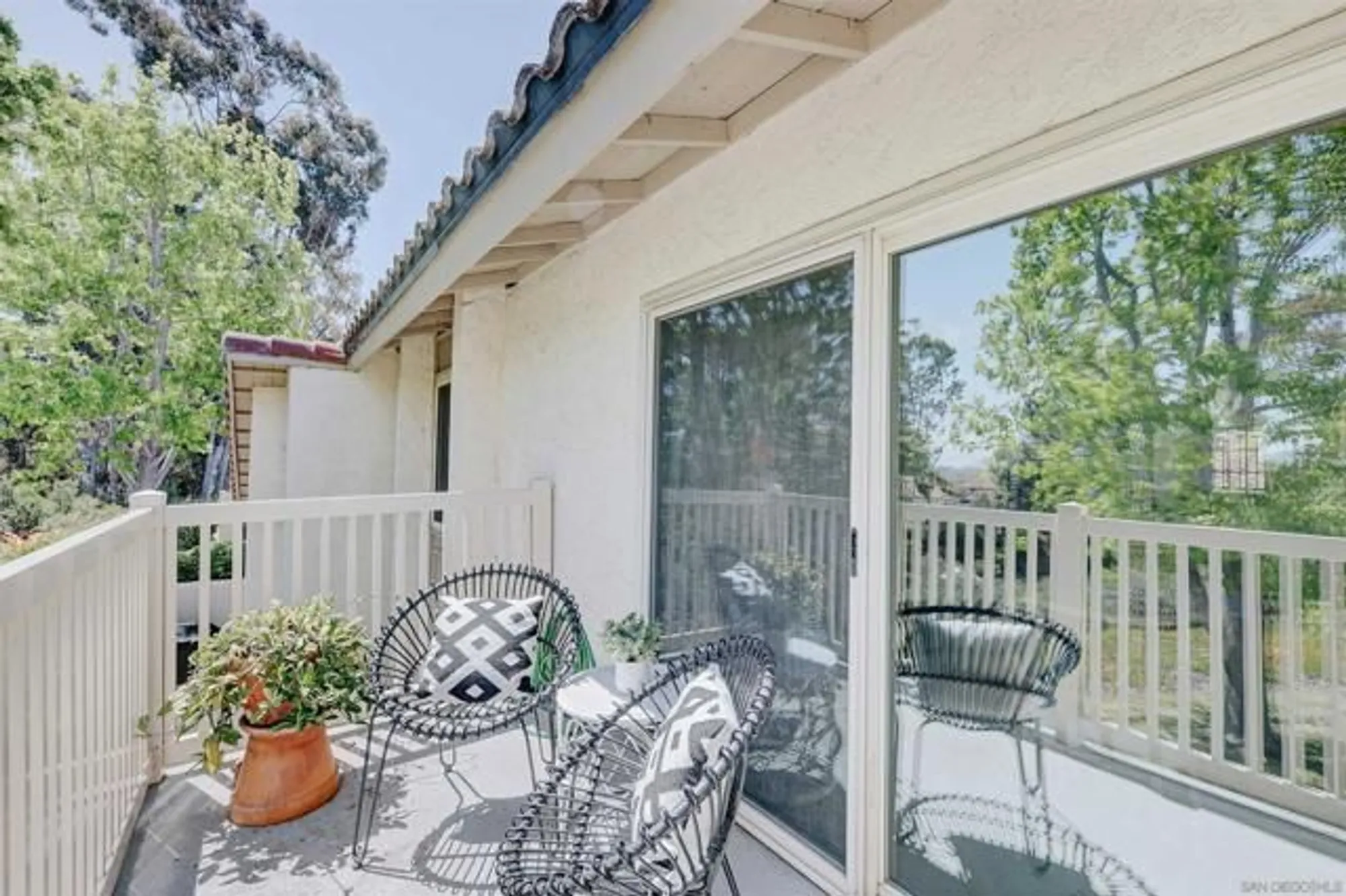 Property Slideshow image 20 of 48 | 1982 fairlee dr, Encinitas, CA, 92024