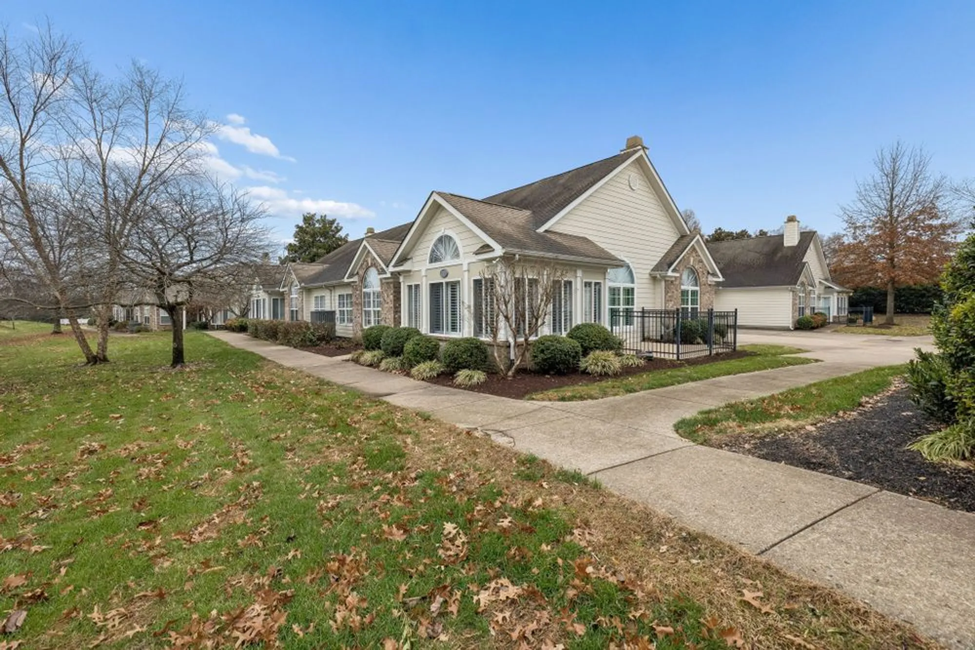 Property Slideshow image 36 of 39 | 825 s browns ln 2102, Gallatin, TN, 37066