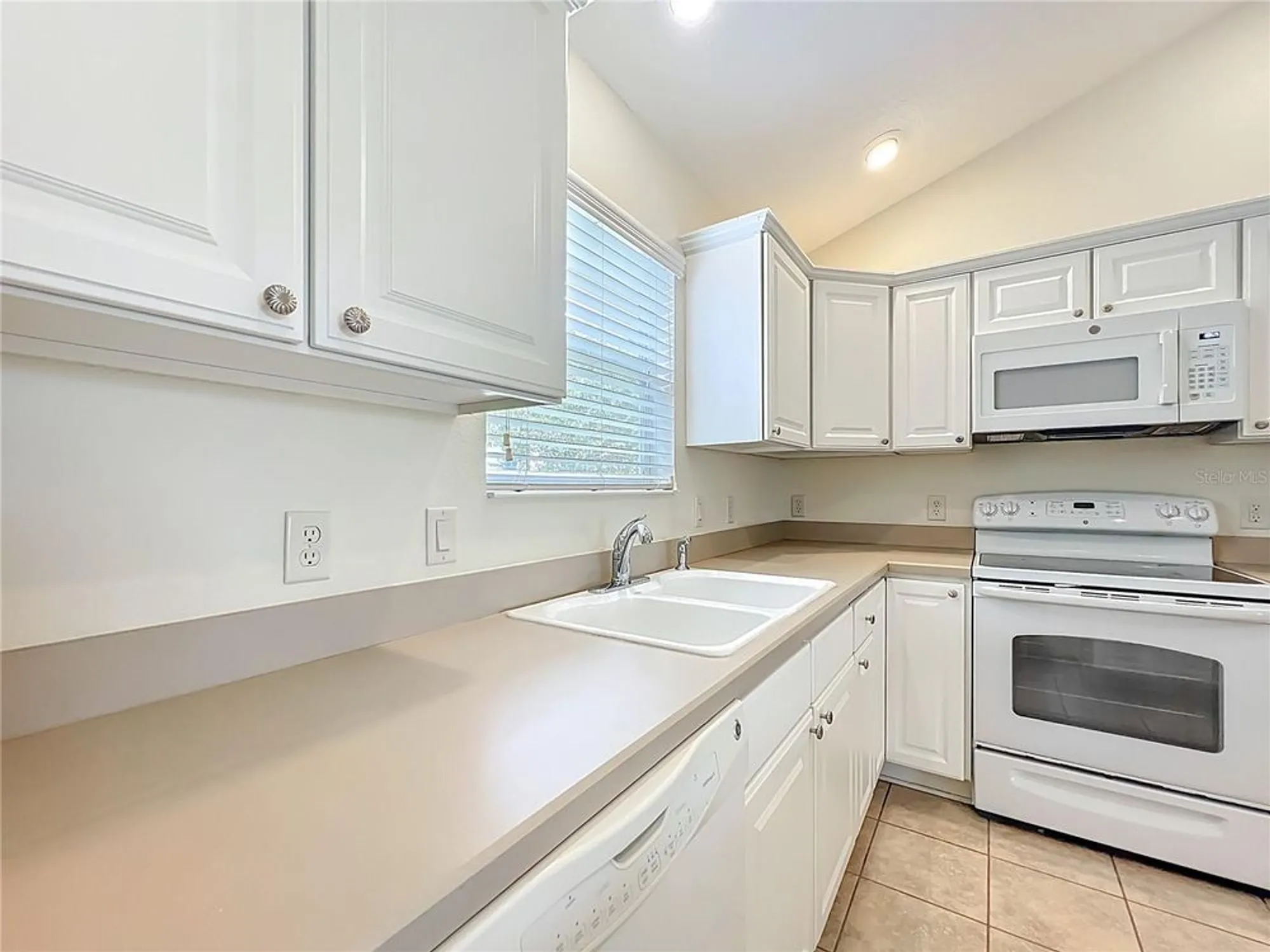 Property Slideshow image 8 of 46 | 2530 foxbridge ter, The Villages, FL, 32162