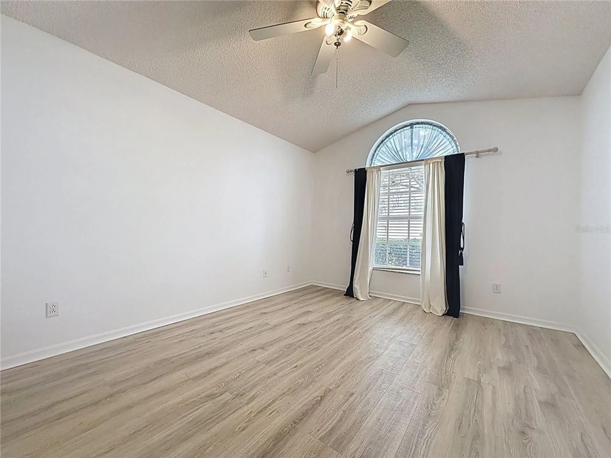 Property Slideshow image 10 of 75 | 3821 doune way, Clermont, FL, 34711