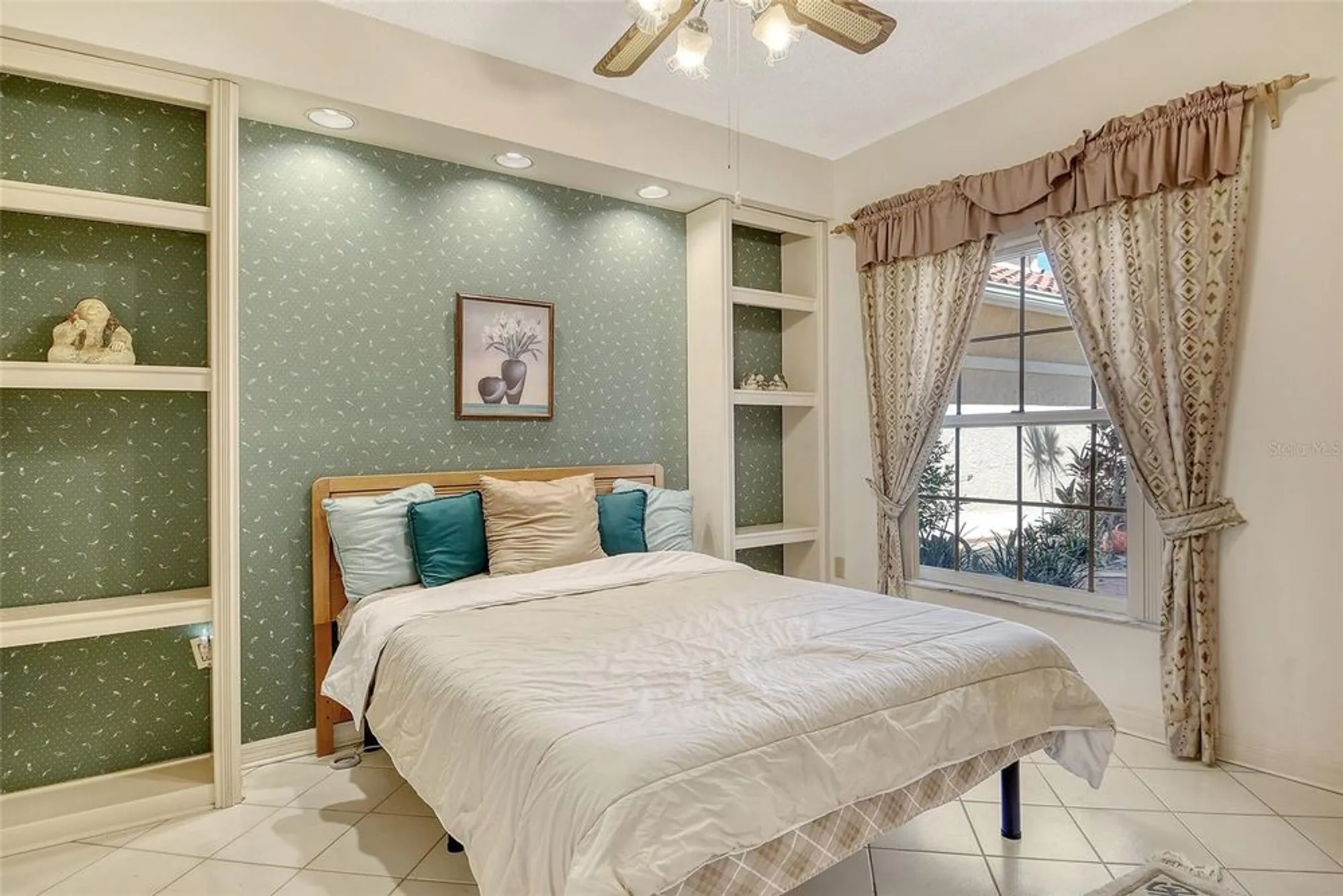 Property Slideshow image 21 of 34 | 5598 golf pointe dr unit a-1, Sarasota, FL, 34243