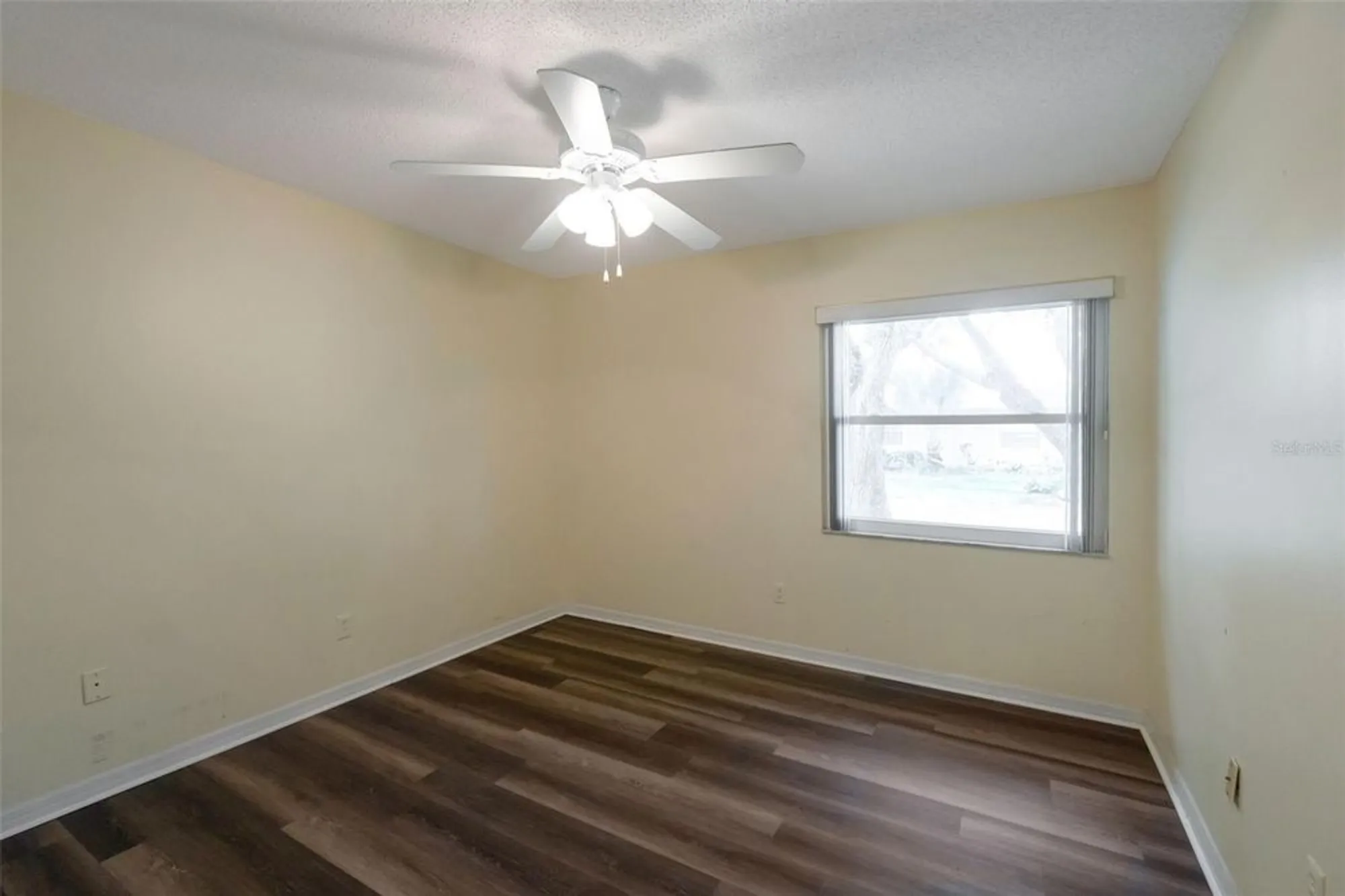 Property Slideshow image 16 of 33 | 1005 harefield cir # 43, Sun City Center, FL, 33573