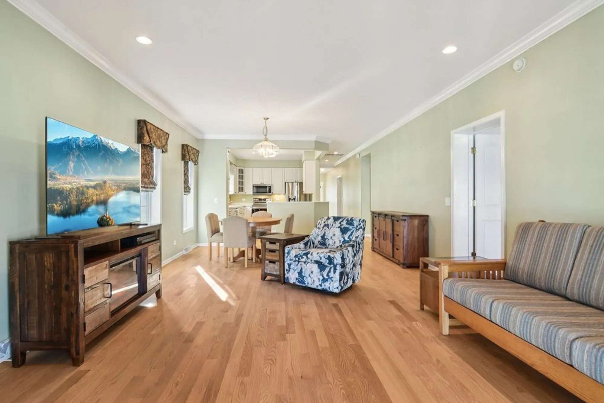 Property Slideshow image 7 of 39 | 328 legacy ct, Grayslake, IL, 60030