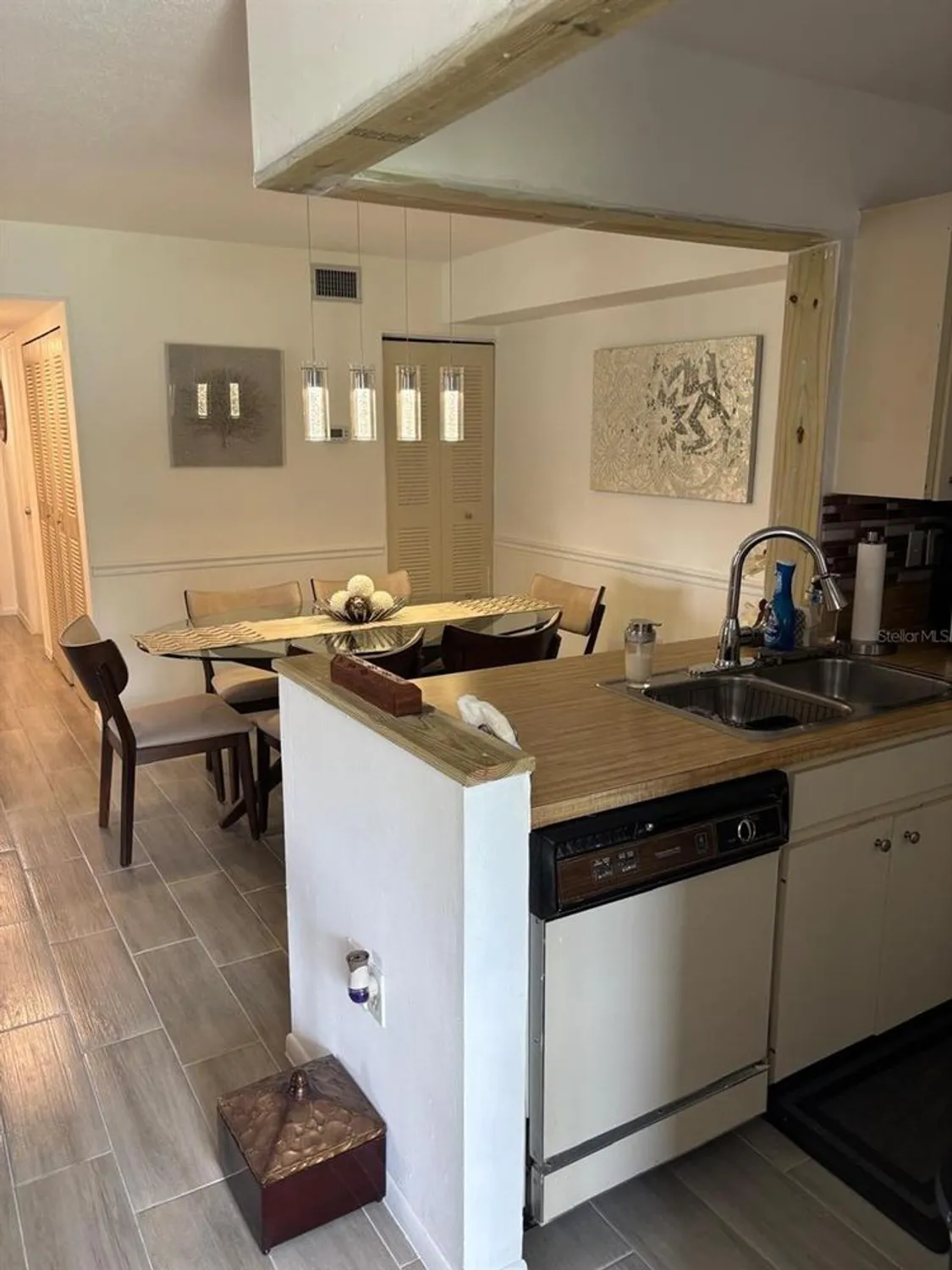 Property Slideshow image 9 of 24 | 5689 gardens dr, Sarasota, FL, 34243