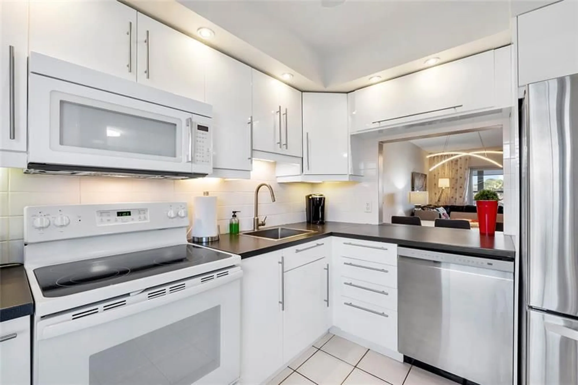 Property Slideshow image 4 of 18 | 601 nw 76th ter 208, Margate, FL, 33063