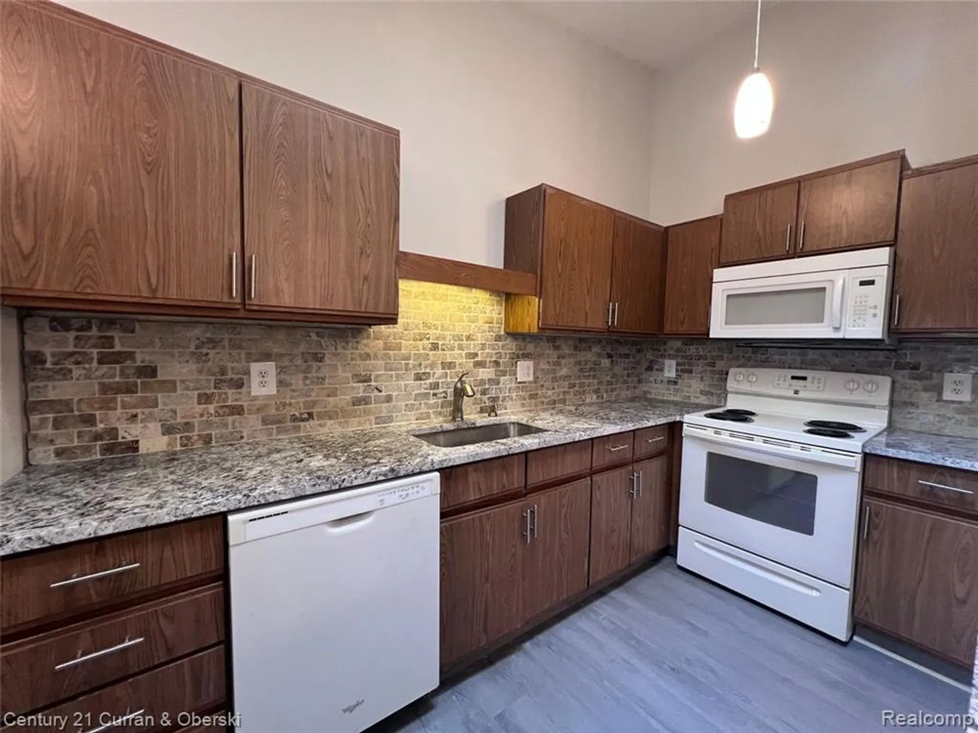 Property Slideshow image 9 of 28 | 61958 ticonderoga dr, South Lyon, MI, 48178