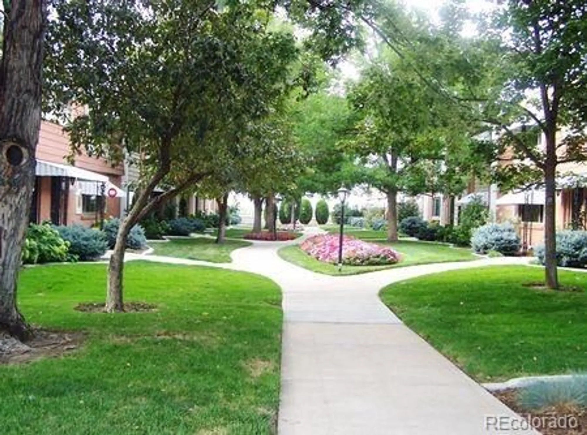 Property Slideshow image 3 of 4 | 625 s clinton st 4a, Denver, CO, 80247