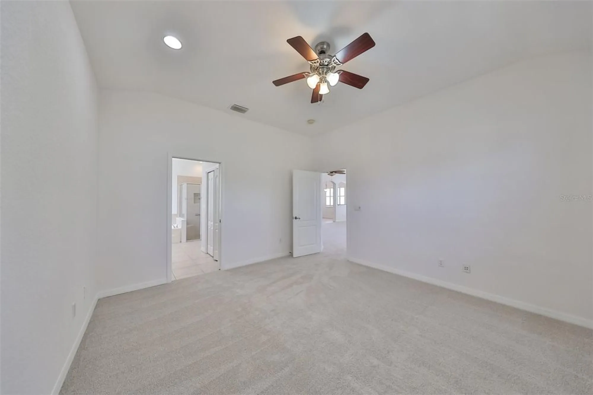 Property Slideshow image 13 of 35 | 404 grand chateaux way, Sun City Center, FL, 33573