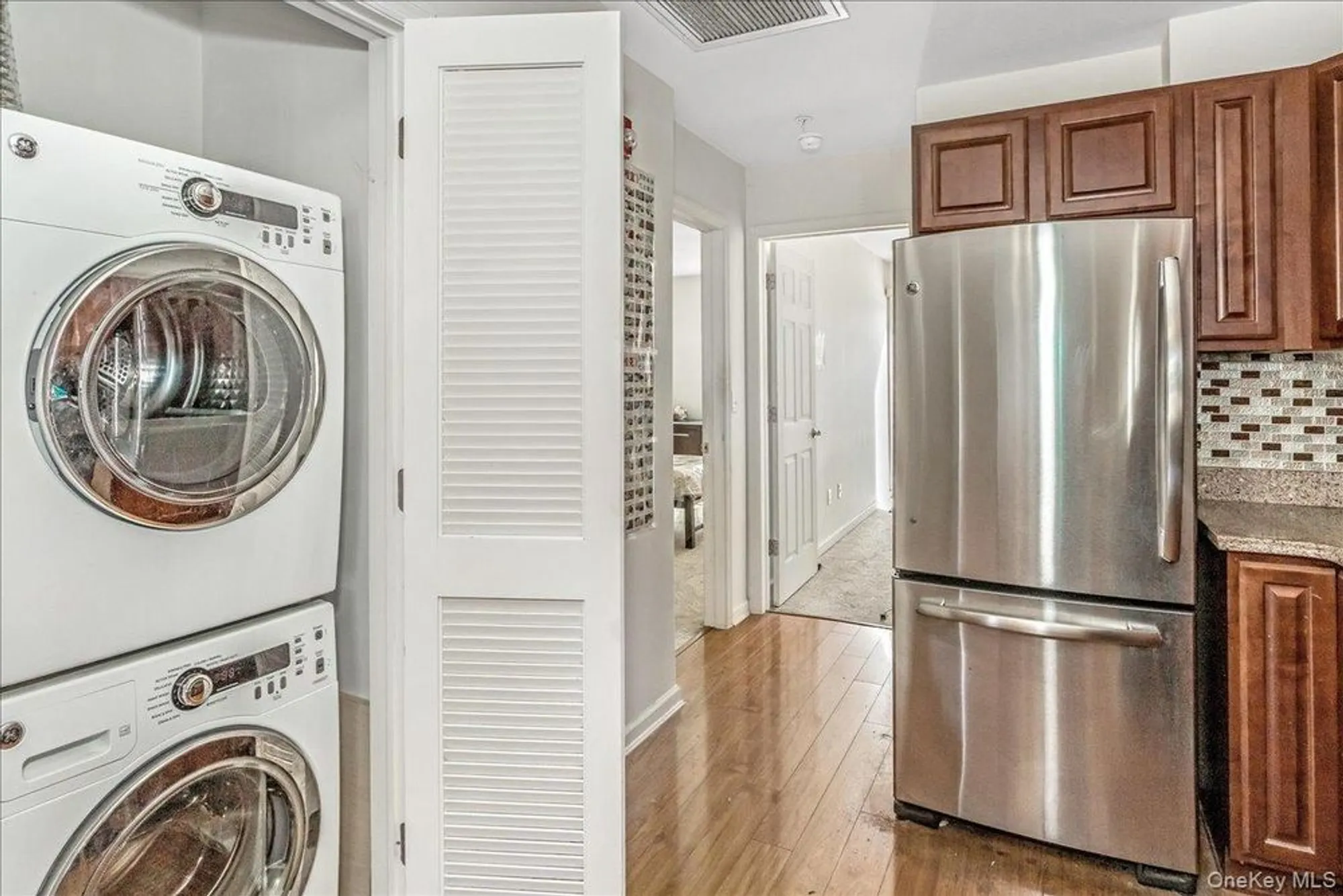 Property Slideshow image 8 of 20 | 802 willow ln uppr level, Valley Stream, NY, 11580