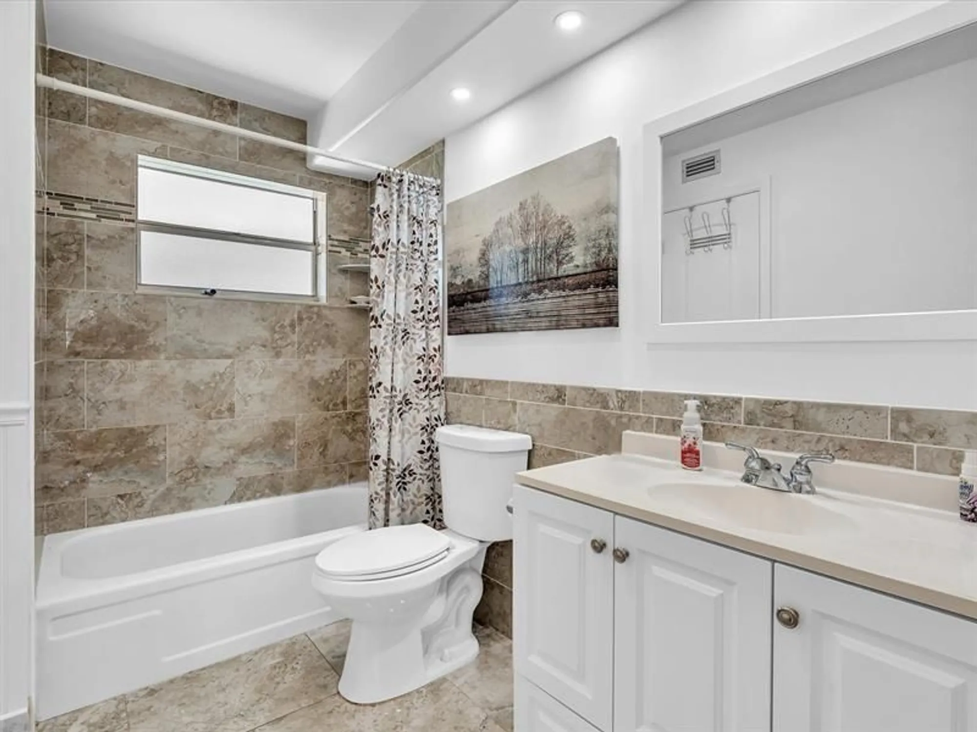 Property Slideshow image 33 of 41 | 2801 nw 47th ter apt 106, Lauderdale Lakes, FL, 33313