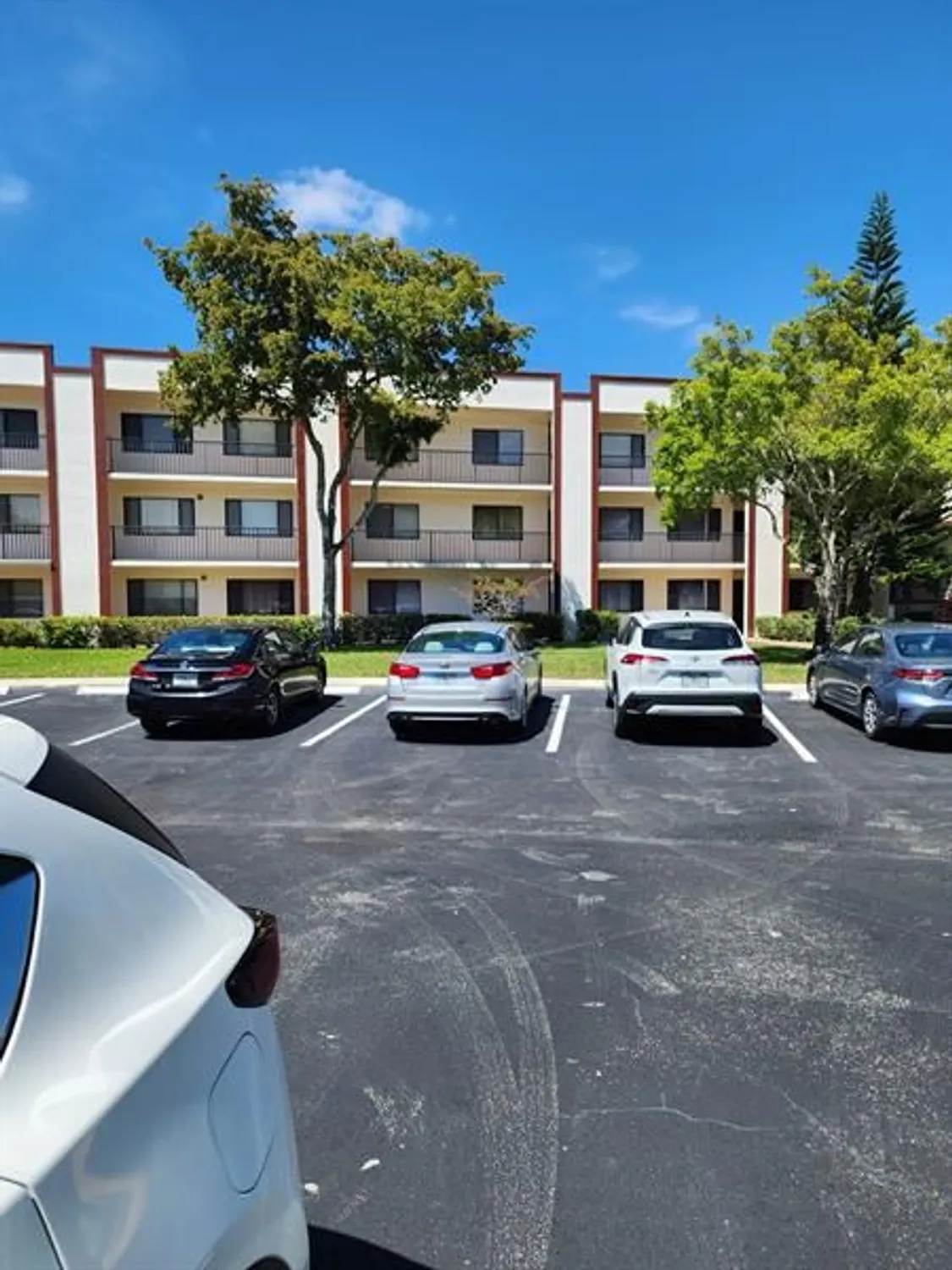 Property Slideshow image 1 of 20 | 9655 n belfort cir # 211, Tamarac, FL, 33321