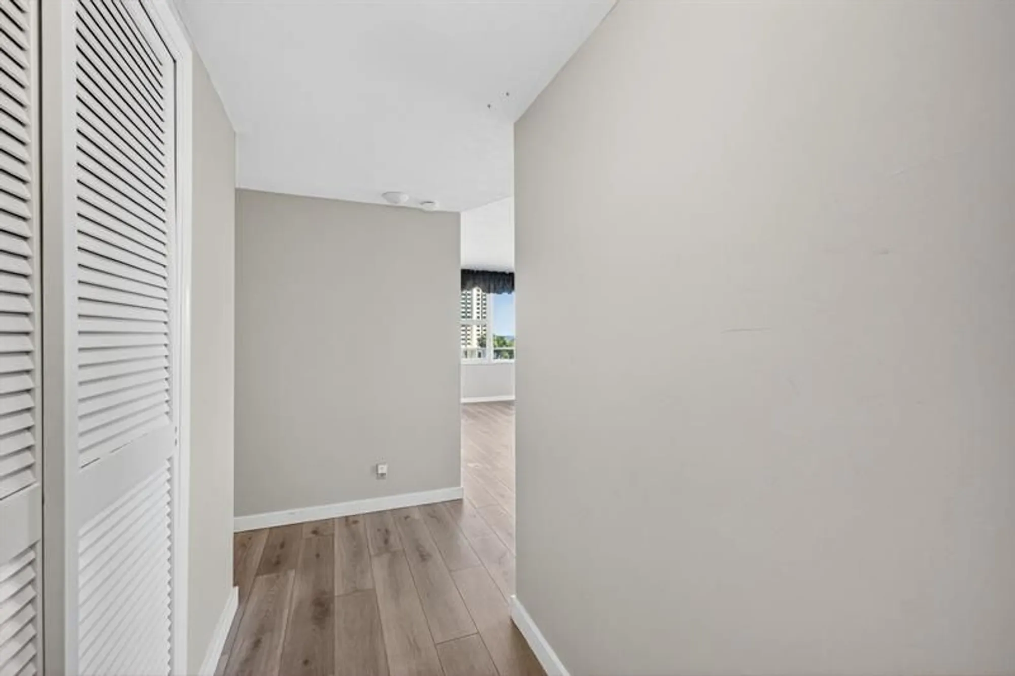 Property Slideshow image 3 of 39 | 3333 ne 34th st 615, Fort Lauderdale, FL, 33308