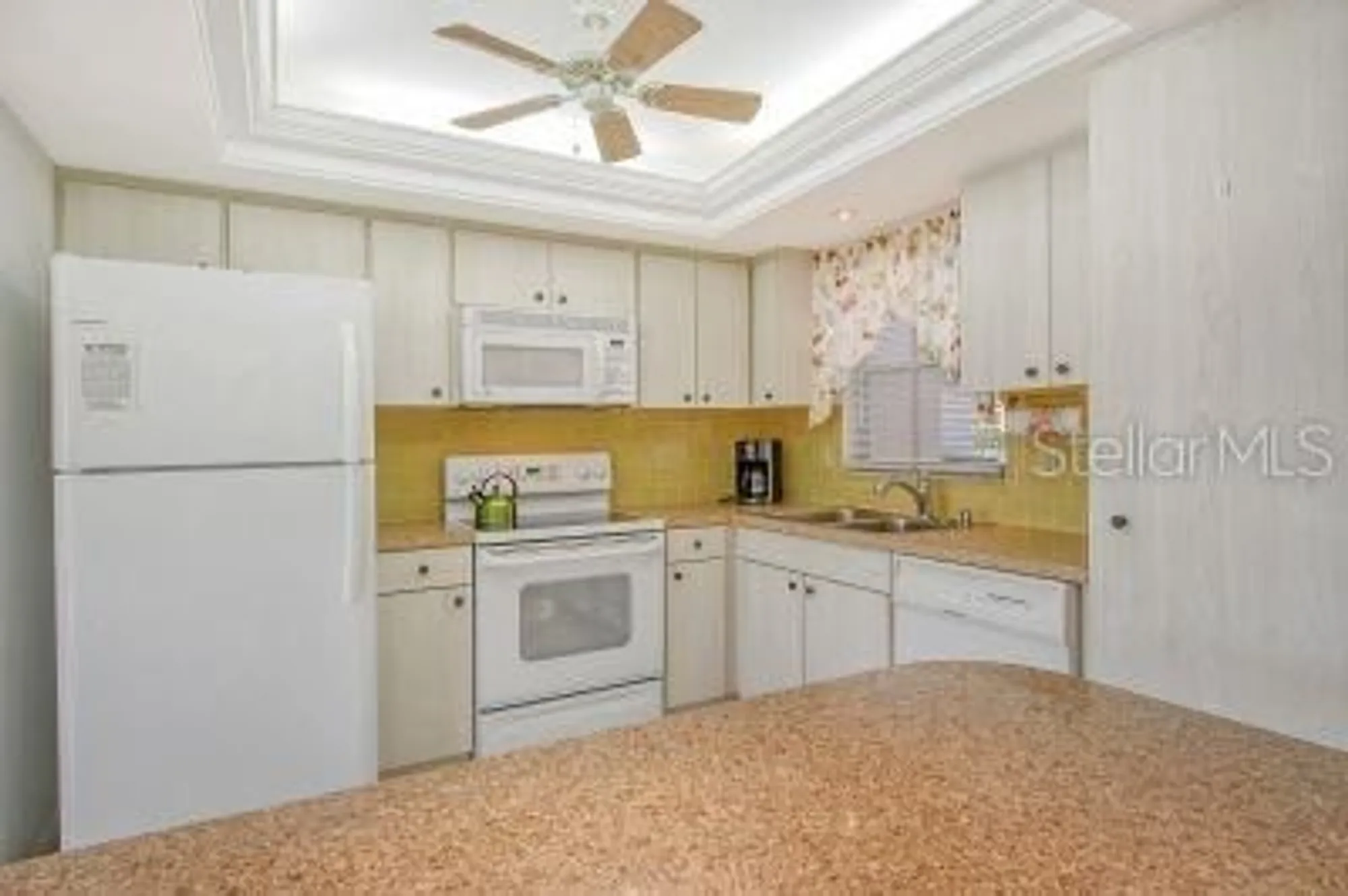 Property Slideshow image 18 of 35 | 2020 riverbluff pkwy # v329, Sarasota, FL, 34231