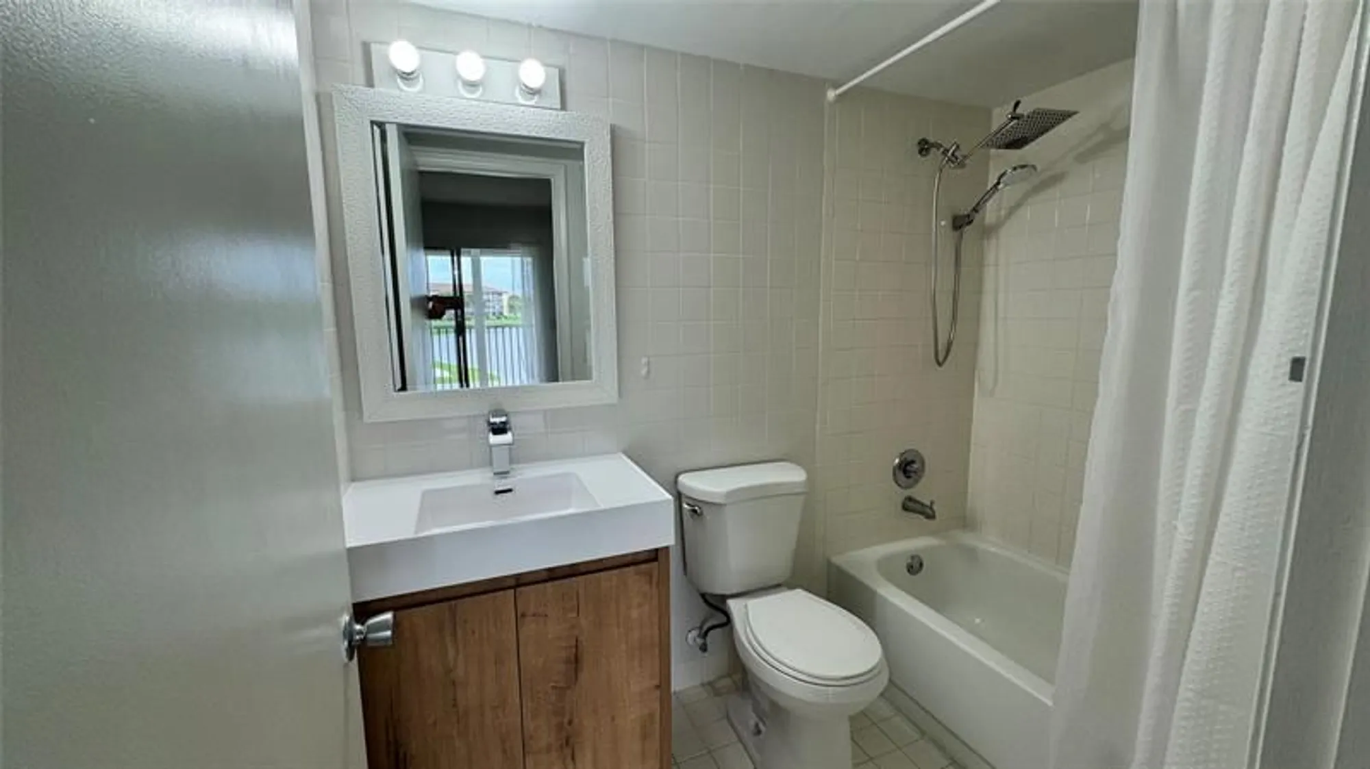 Property Slideshow image 12 of 26 | 300 sw 134th way apt 304e, Pembroke Pines, FL, 33027