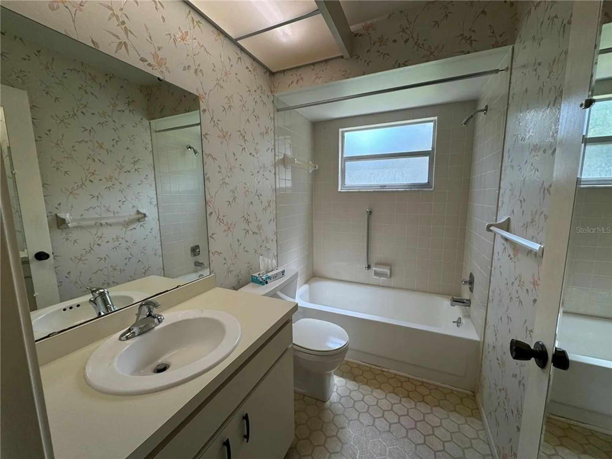 Property Slideshow image 14 of 26 | 3925 oakhurst blvd 3010, Sarasota, FL, 34233