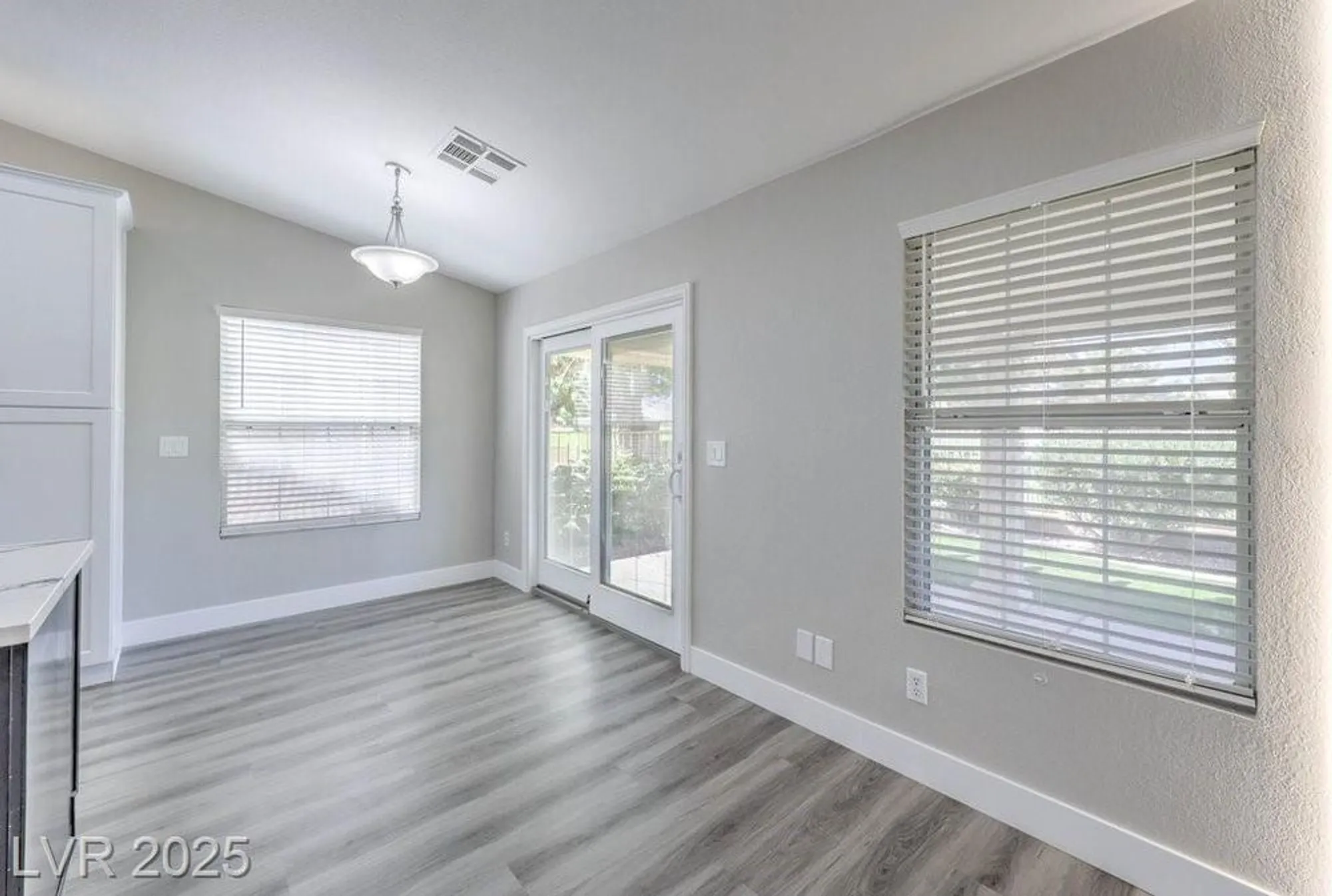 Property Slideshow image 18 of 63 | 5433 honey mesquite ln, Las Vegas, NV, 89130