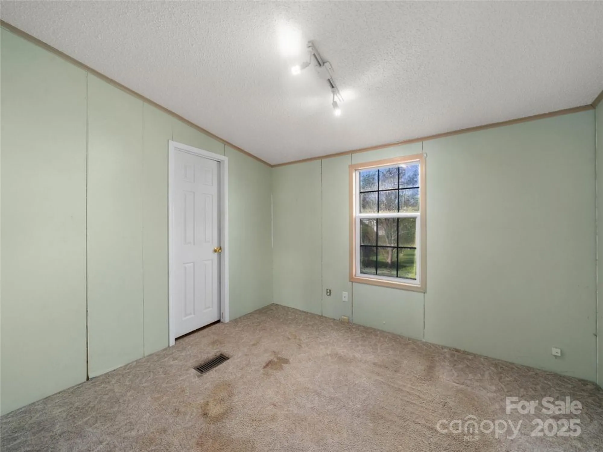 Property Slideshow image 11 of 42 | 236 white ash cir, Hendersonville, NC, 28739