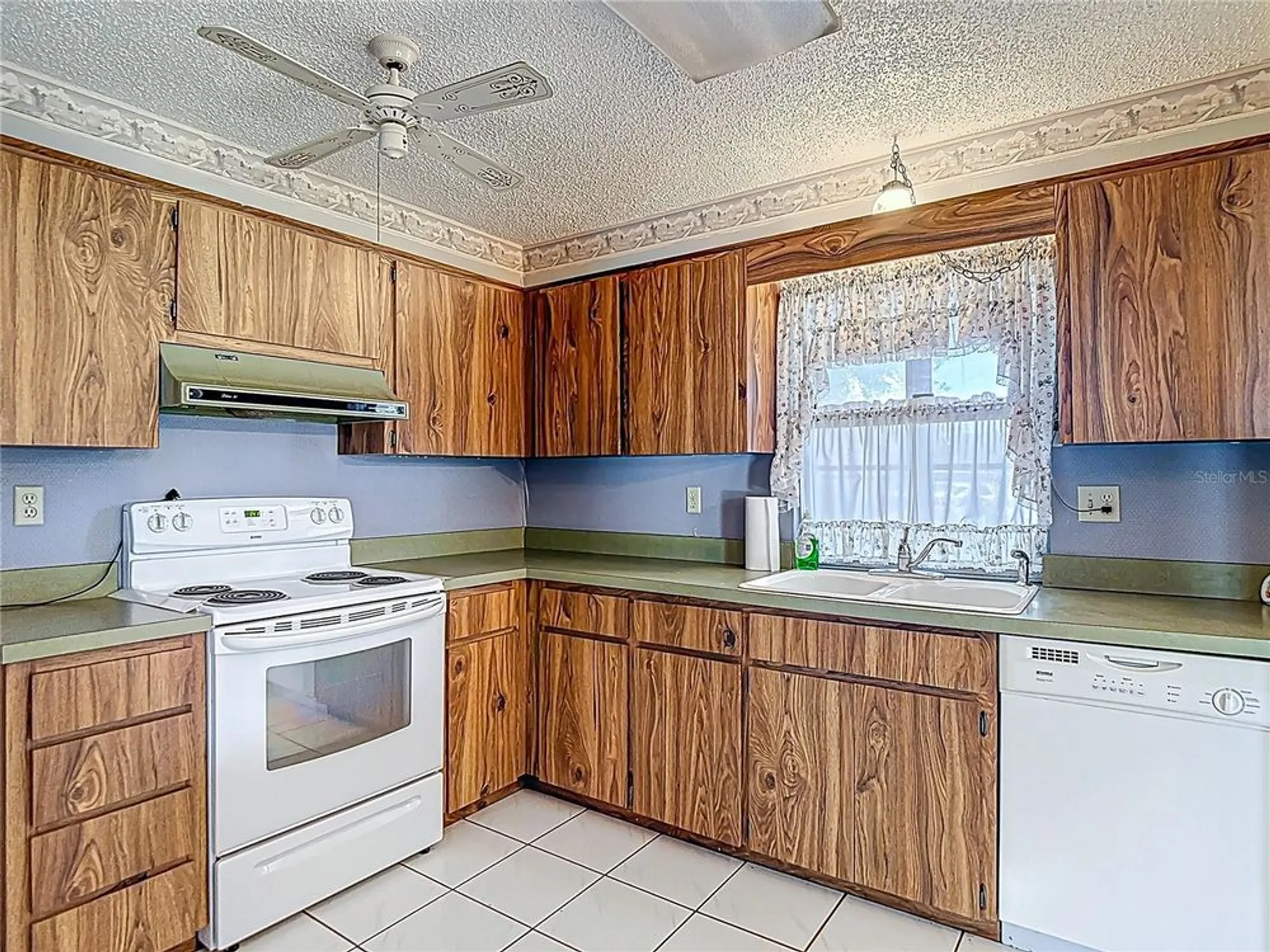 Property Slideshow image 13 of 51 | 10819 los santos dr, Port Richey, FL, 34668