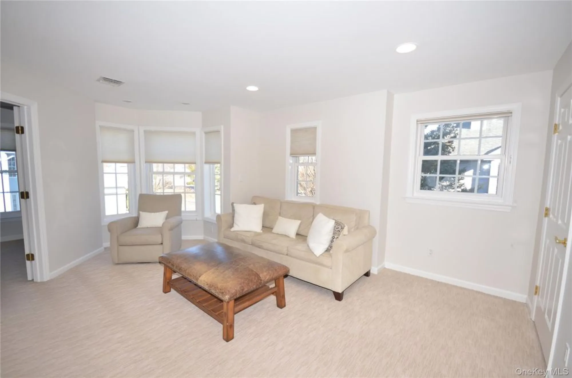 Property Slideshow image 19 of 28 | 736 verona dr, Melville, NY, 11747