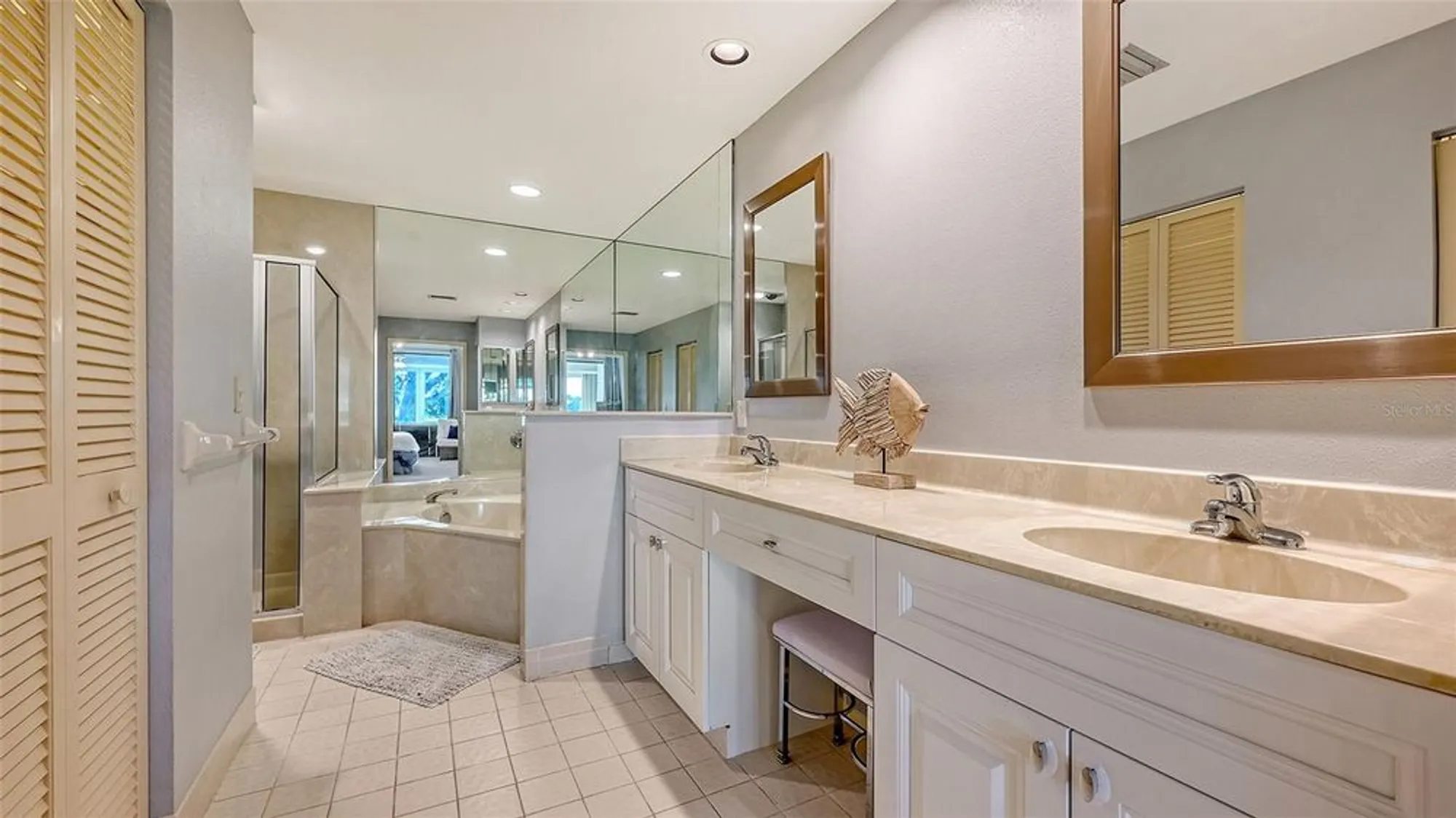 Property Slideshow image 34 of 95 | 7320 golf pointe cir, Sarasota, FL, 34243